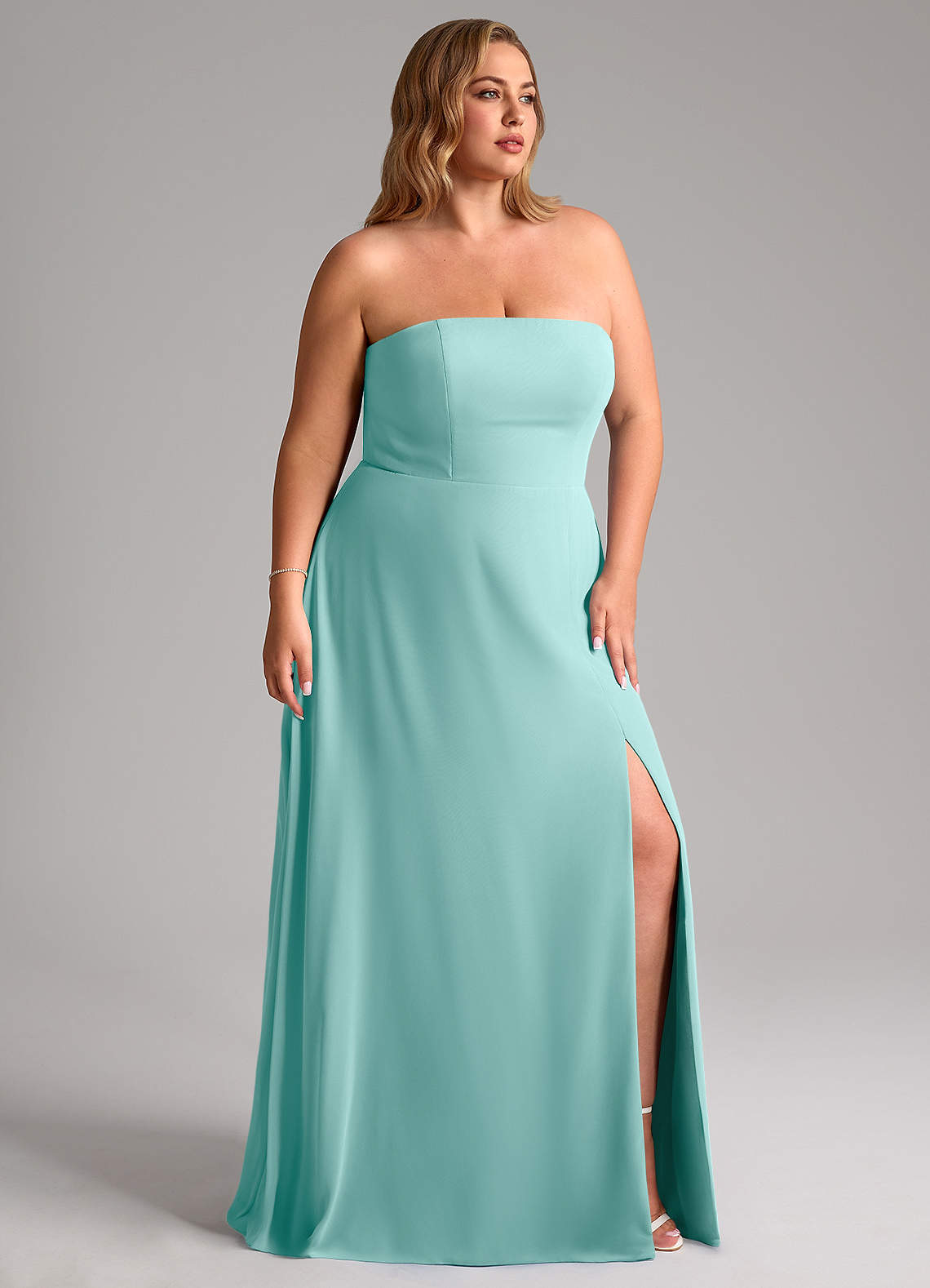 Azazie Wren Vestidos de damas de honor Vestido de Aqua de Gasa de Corte en A Convertible con Corte Lateral image11