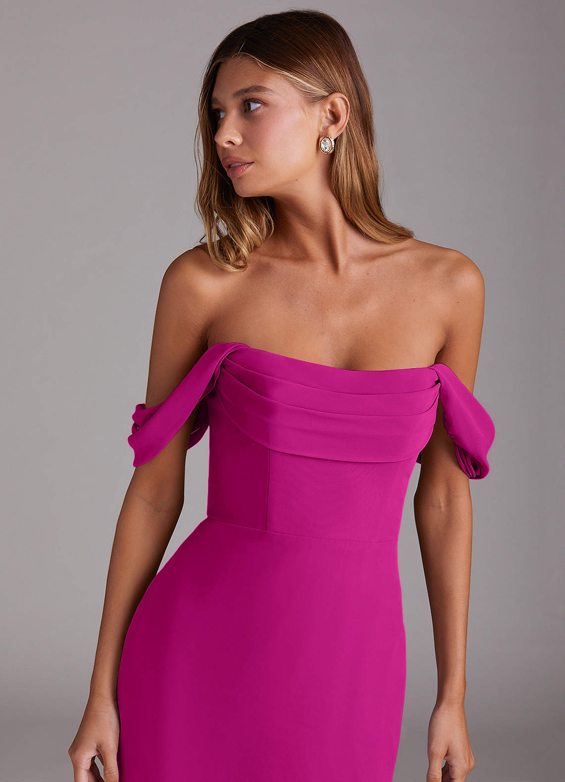 Azazie Saige Vestidos de damas de honor Vestido de Fucsia de Gasa de Corte en A Convertible con Vestidos sin tirantes image4