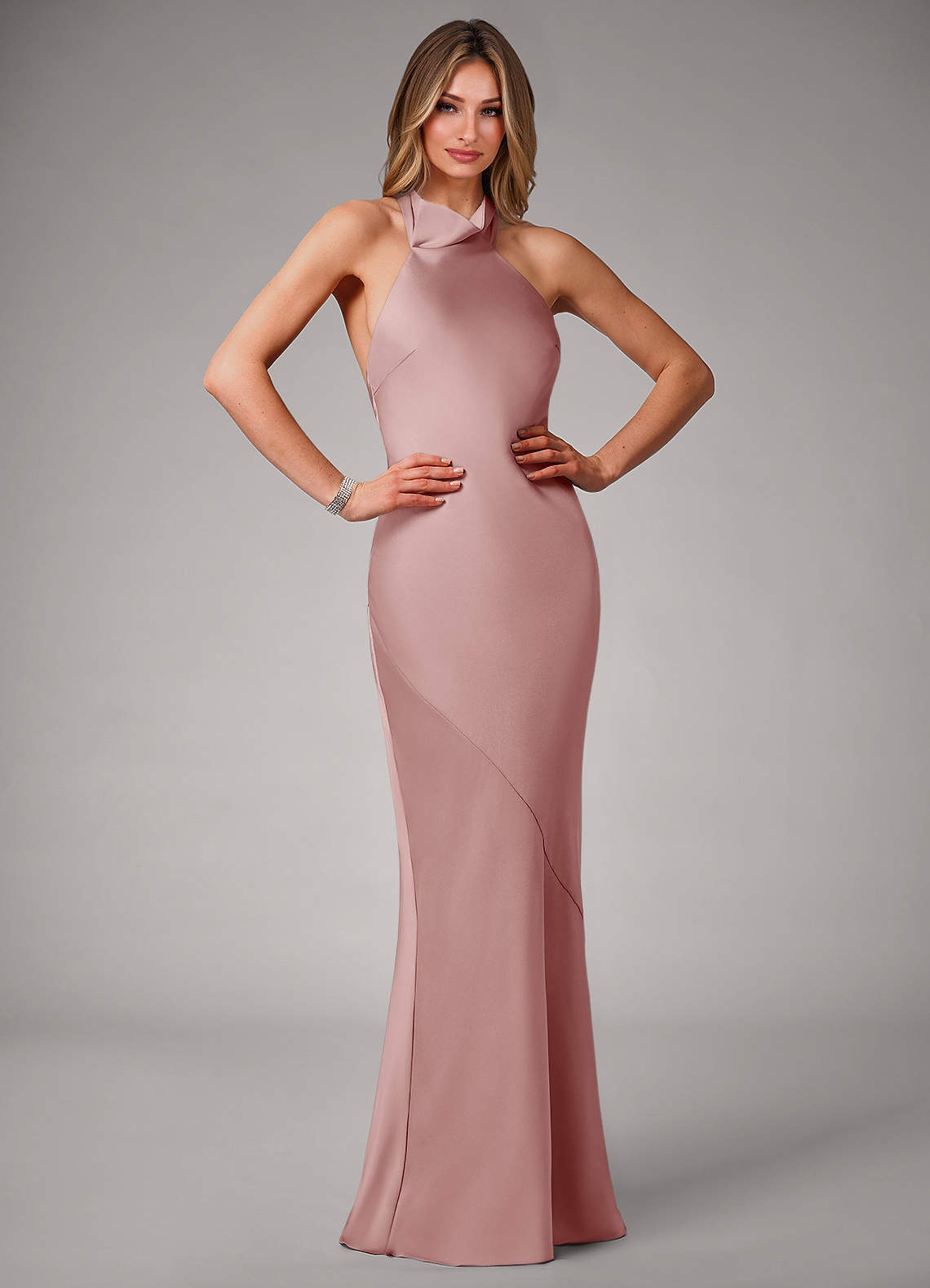 Azazie Velli Robes de demoiselle d'honneur Robe Sirène en Satin extensible Rose Poussiéreuse image1