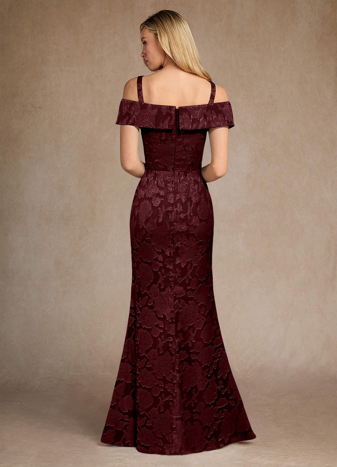 Azazie Canton Abiti per la Madre della Sposa Abito Sirena in Burnout Floreale a Spalla Scoperta Cabernet image3