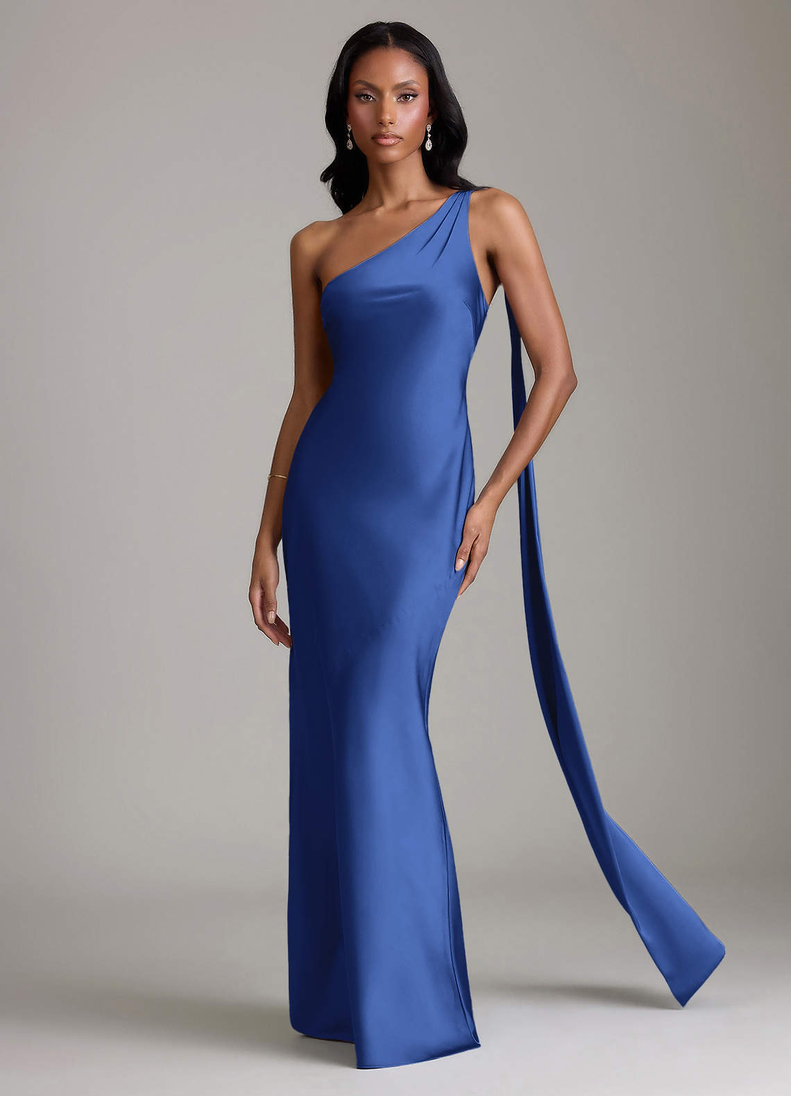 Azazie Juniper Vestidos de madrinha de casamento Vestido Royal Blue de Cetim elástico de sereia com Um ombro image3