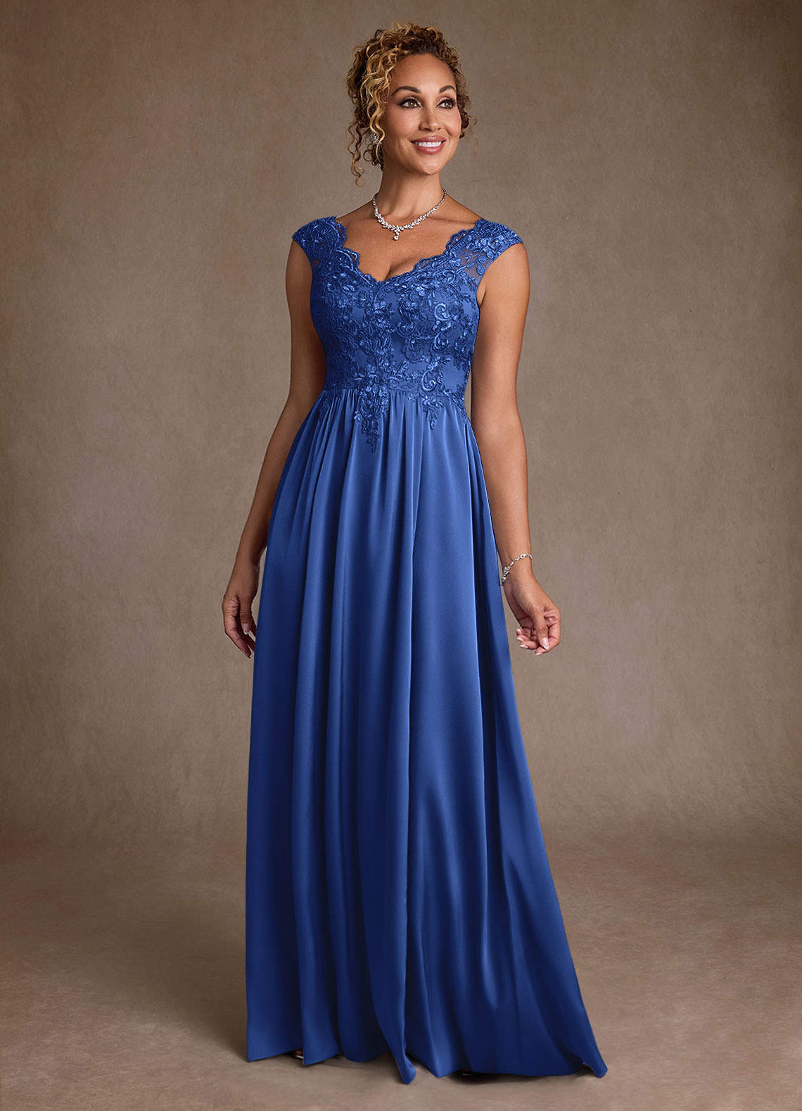 Azazie Amethyst Mère de la mariée Robes Robe Trapèze en Dentelle Bleu Roi image1