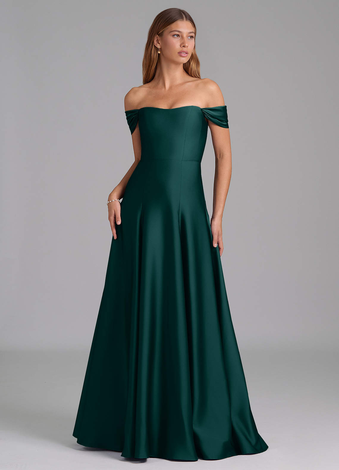 Azazie Seriana Robes de demoiselle d'honneur Robe Trapèze Convertible en Satin extensible Épaule décolletée Vert Pin image1