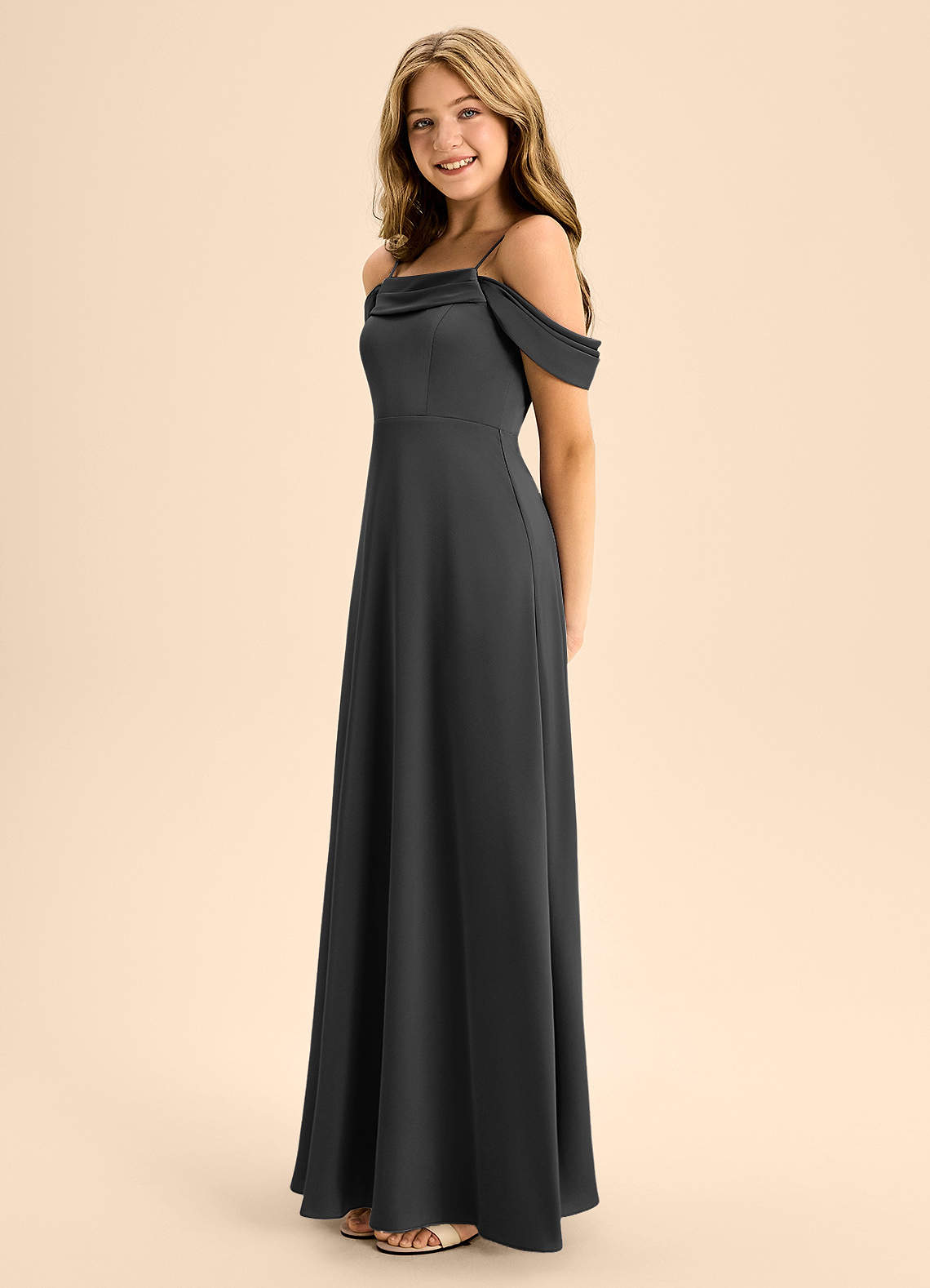 Azazie Anselie Junior Vestido de Negro de Satén Elástico de Corte en A con Vestidos sin tirantes image5