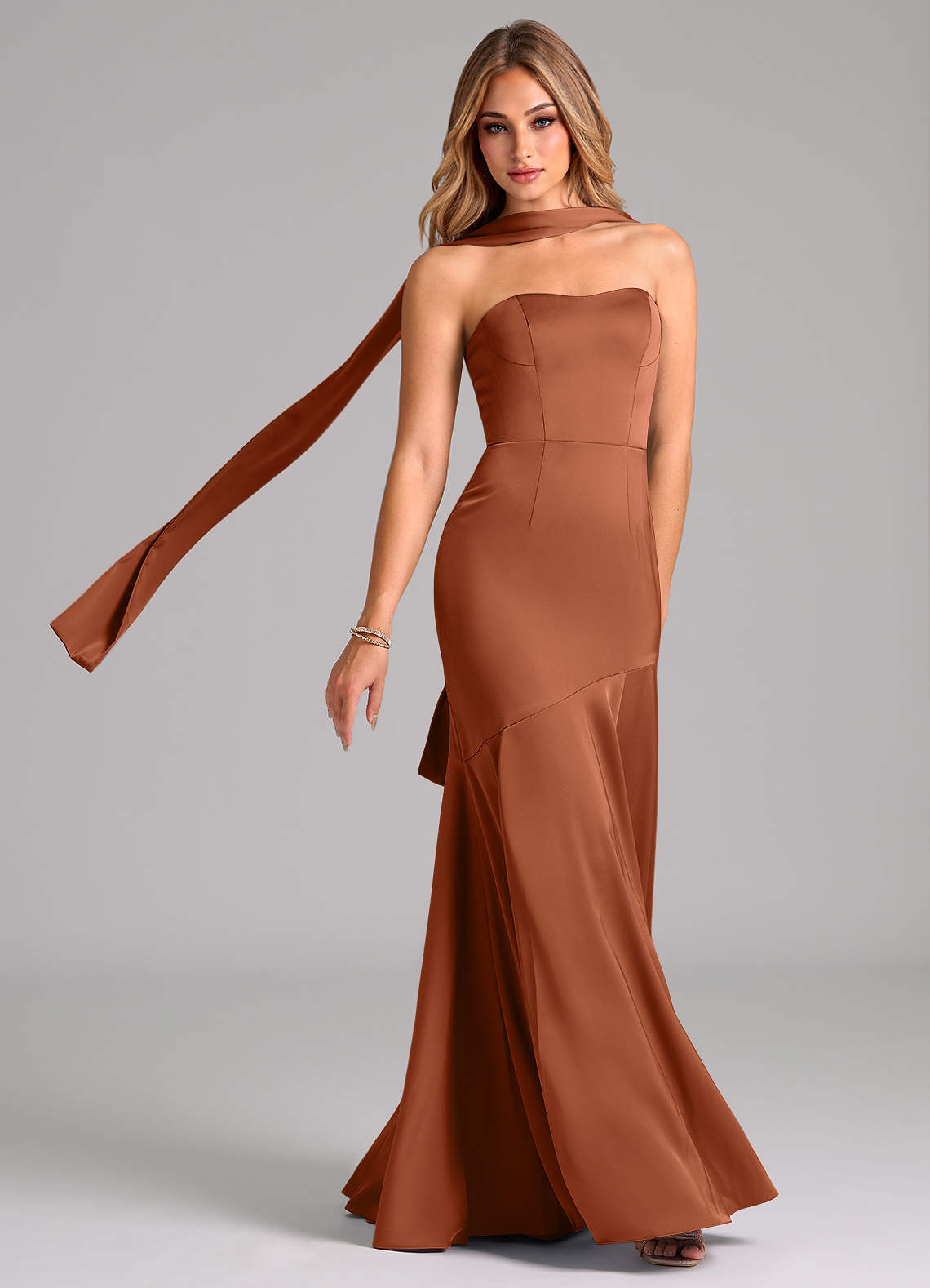 Azazie Shiloh Robes de demoiselle d'honneur Robe Sirène Convertible en Satin extensible Sans bretelle Rose De Cèdre image1