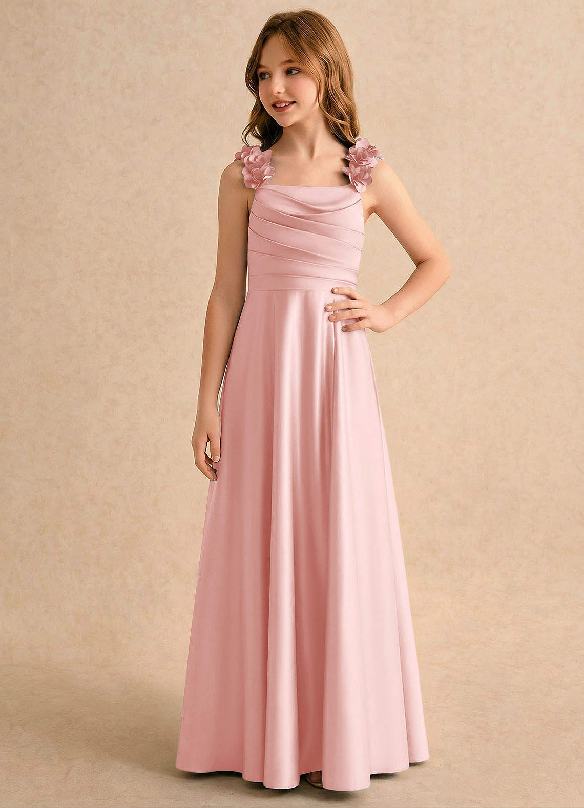 Azazie Rosita Girls Formal Robe Demoiselle D'honneur Fillette Robe Trapèze en Satin extensible Plissée Rose Poudré image3