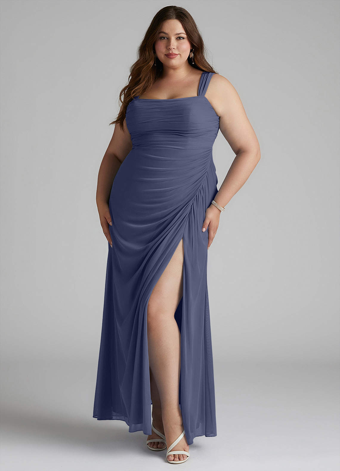 Azazie Jesaphine Vestidos de damas de honor Vestido de Tormenta de Malla de Corte Recto con Fruncido image1