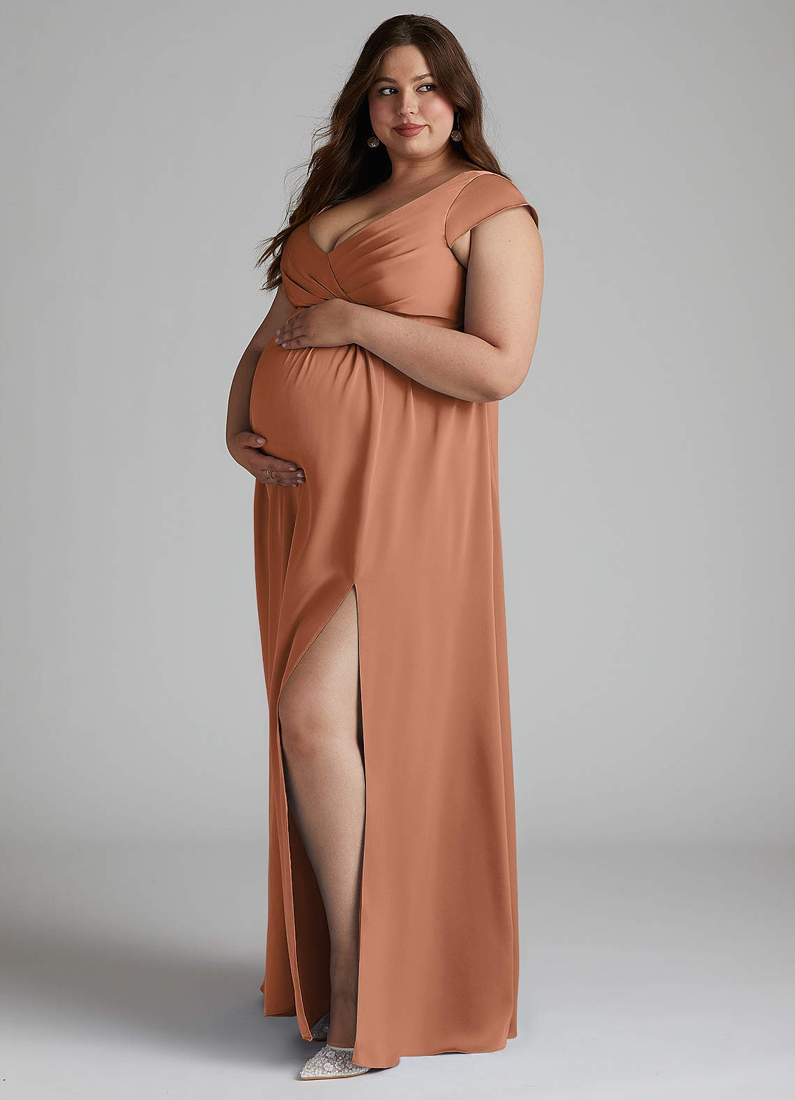 Azazie Allessia Robes de demoiselle d'honneur de maternité Robe Trapèze Plissée Longueur ras du sol Satin extensible image1