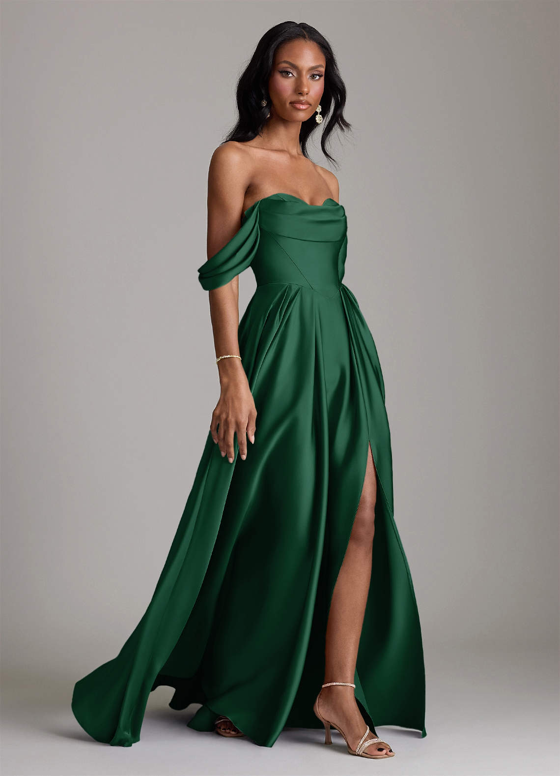 Azazie Loisa Vestidos de madrinha de casamento Vestido Verde Escuro de Cetim elástico de Linha A com Fora do ombro image5