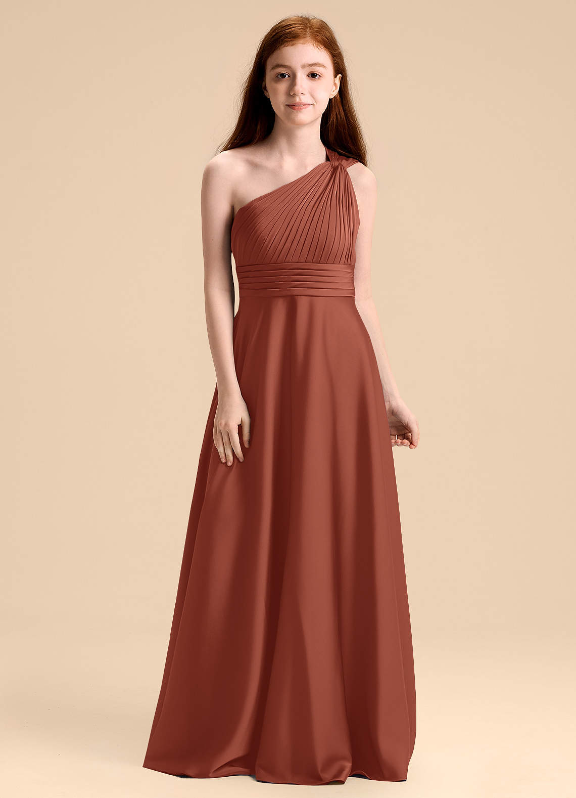 Azazie Charlize Junior Robe Trapèze en Satin extensible Plissée Auburn image1