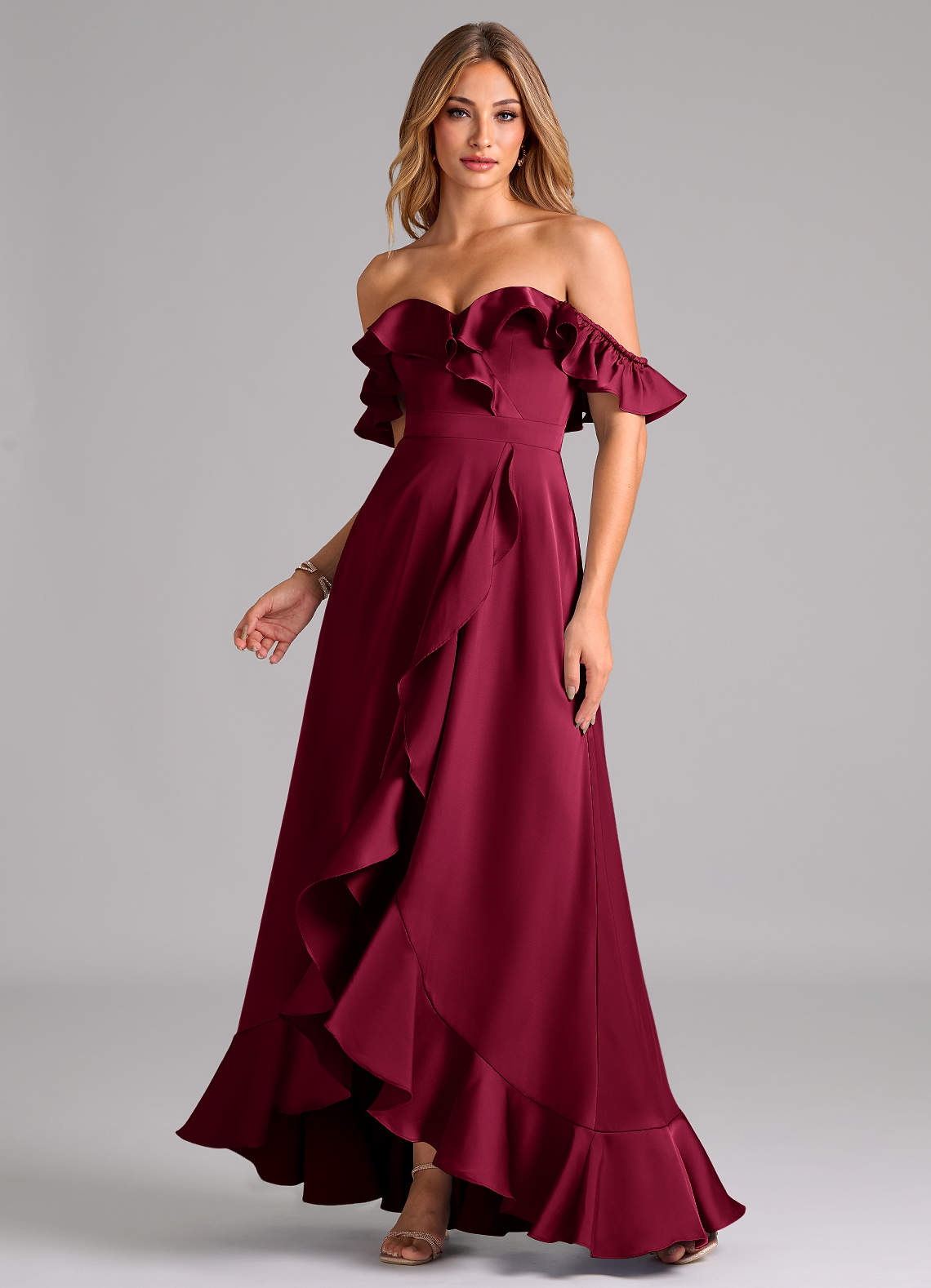 Azazie Lyra Robes de demoiselle d'honneur Robe Trapèze Convertible en Satin extensible Épaule décolletée Bourgogne image1