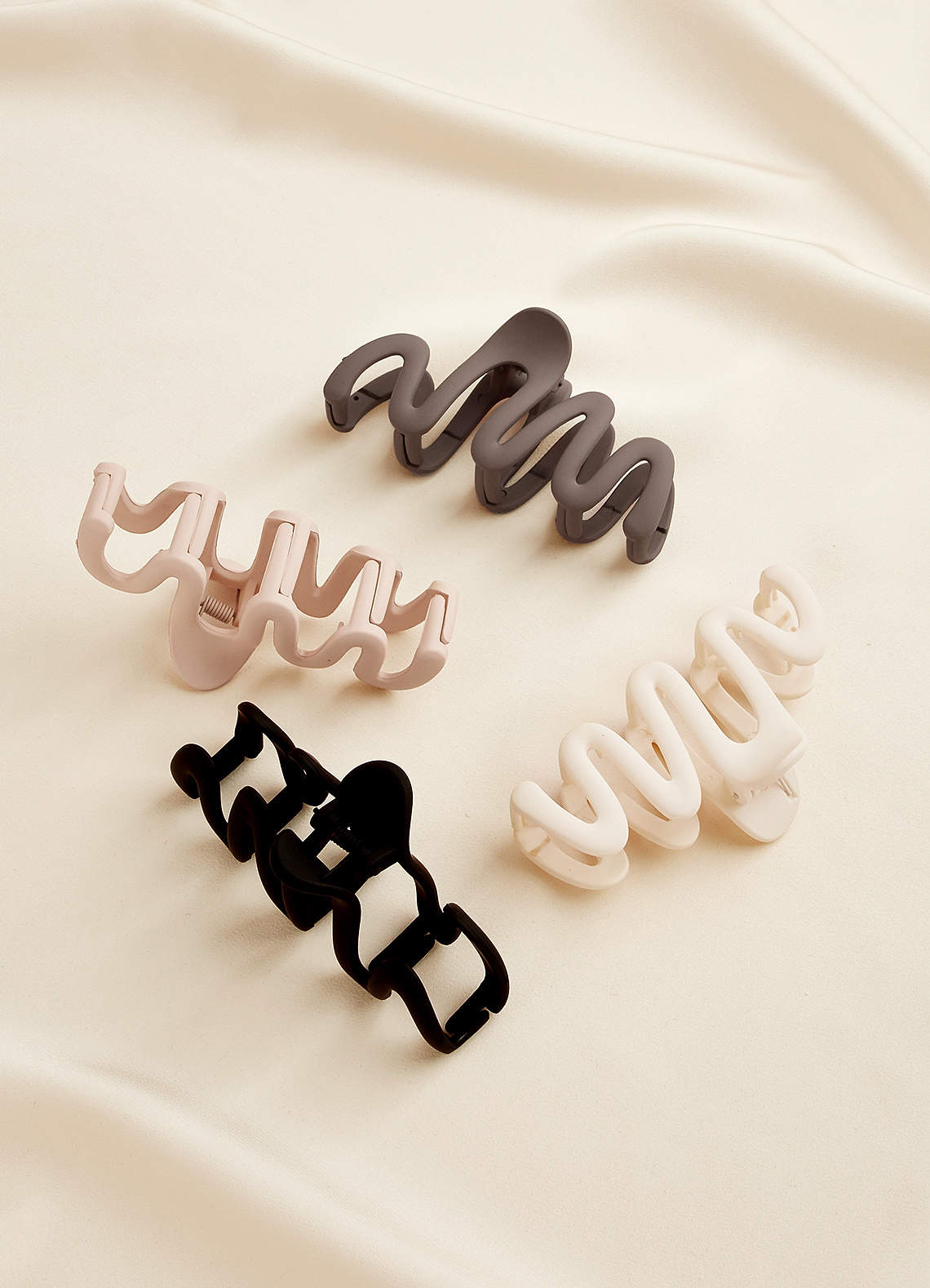 front Matte Wavy Claw Clip