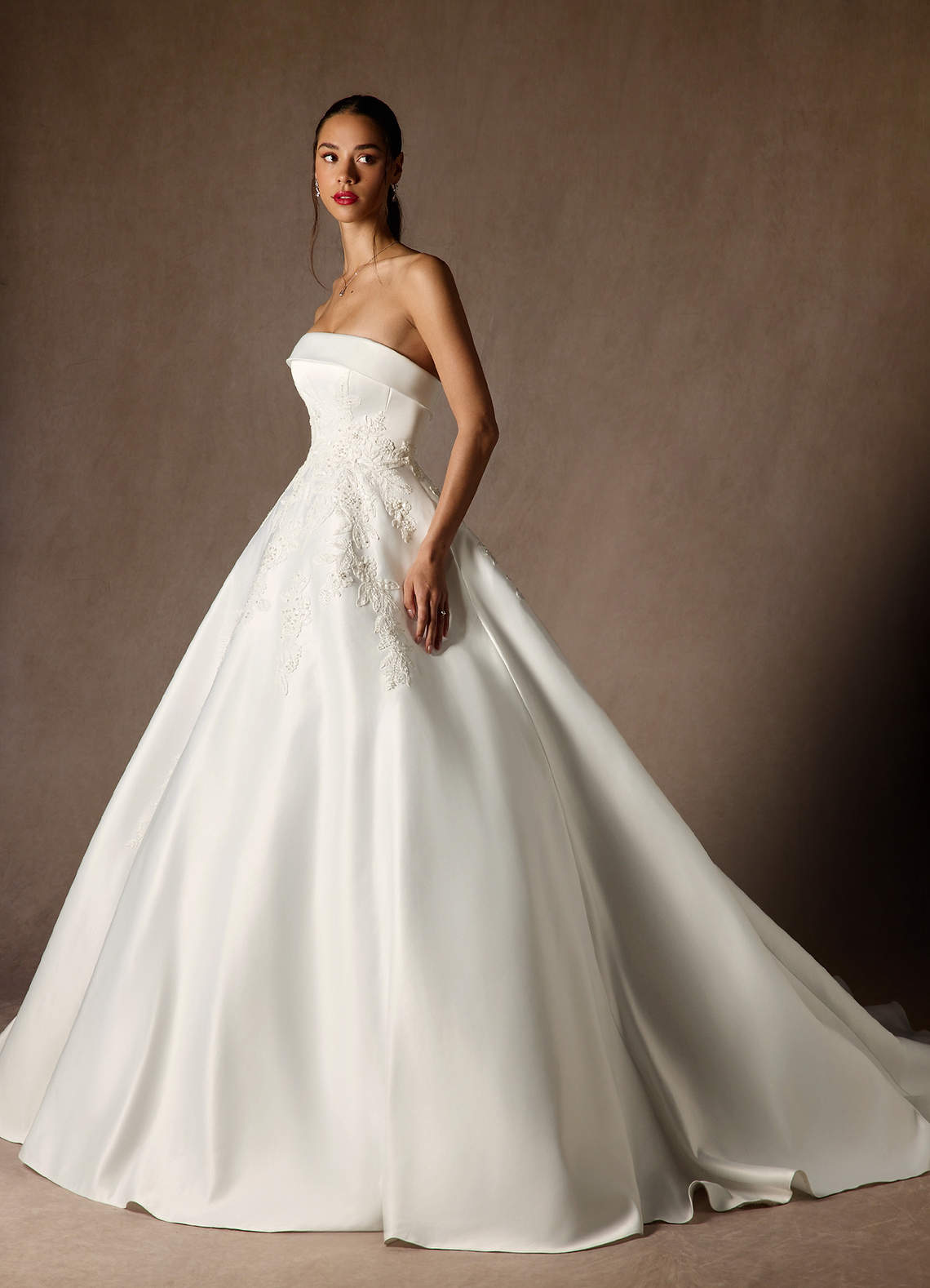 Azazie Fernanda Diamond White Ball-Gown Strapless Satin Azazie Fernanda Diamond White Ball-Gown Strapless Satin