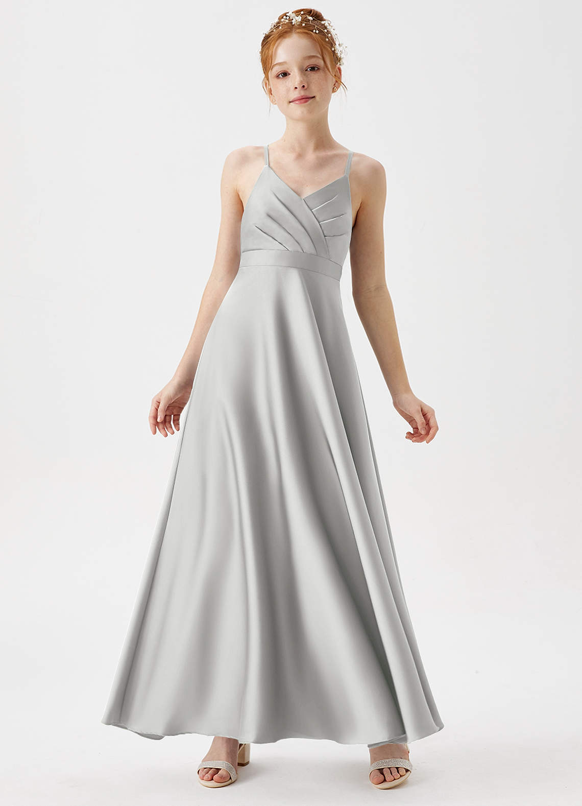 Azazie Avelina Junior Vestido de Plata de Satén Elástico de Corte En A con Plisado image1