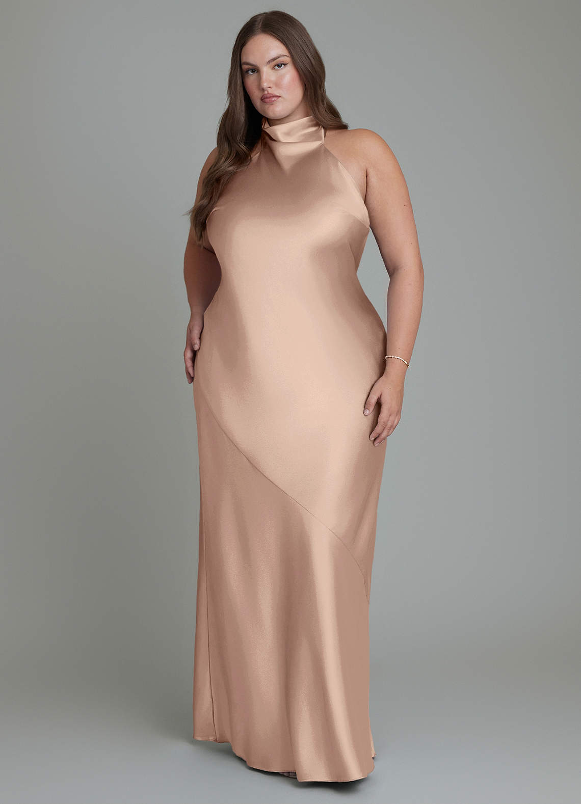 Azazie Velli Vestidos de damas de honor Vestido Gris Pardo de Satén Metálico de Corte Recto con Cuello alto image1