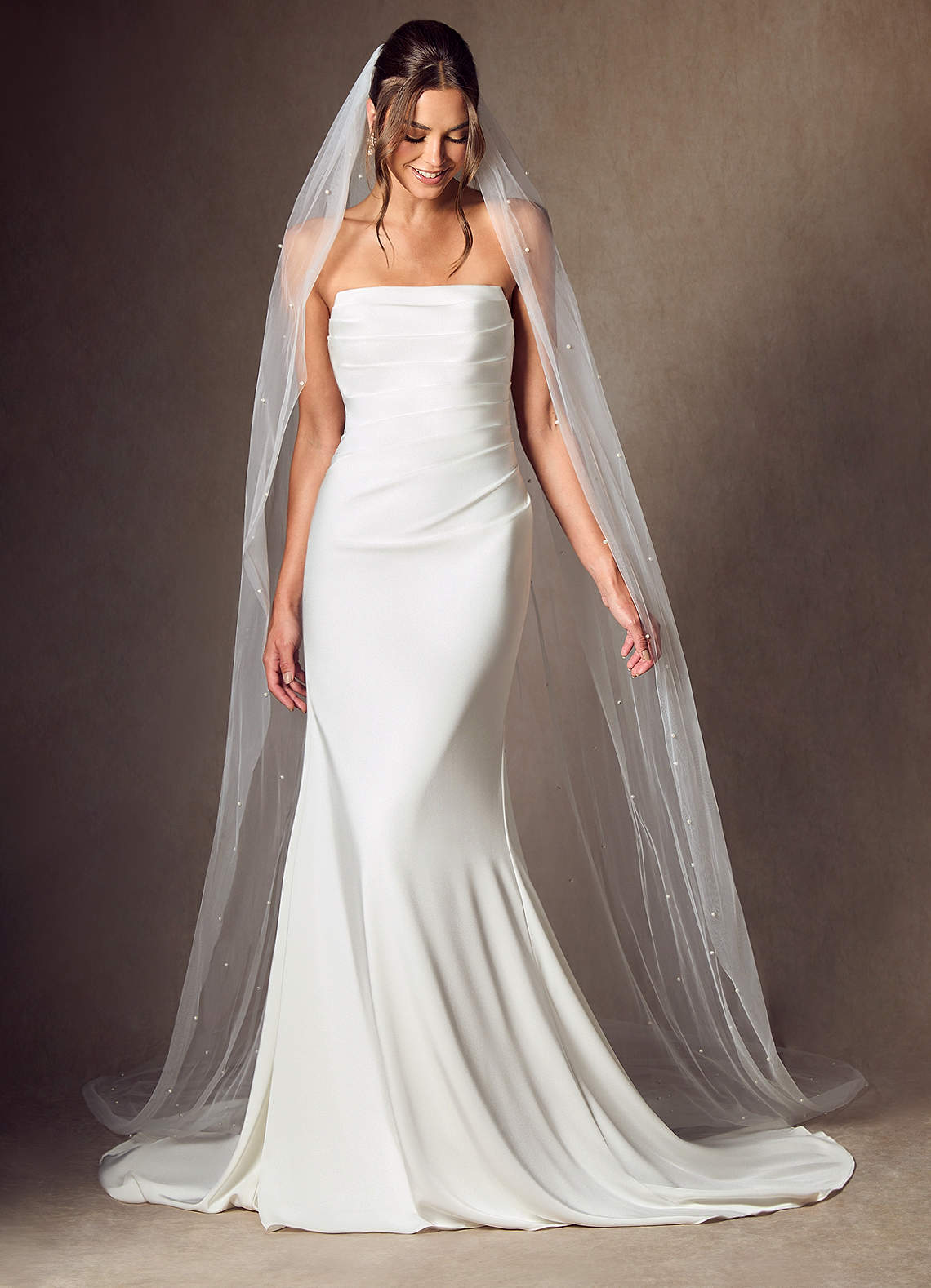 front Jenna Pearl Cathedral Veil