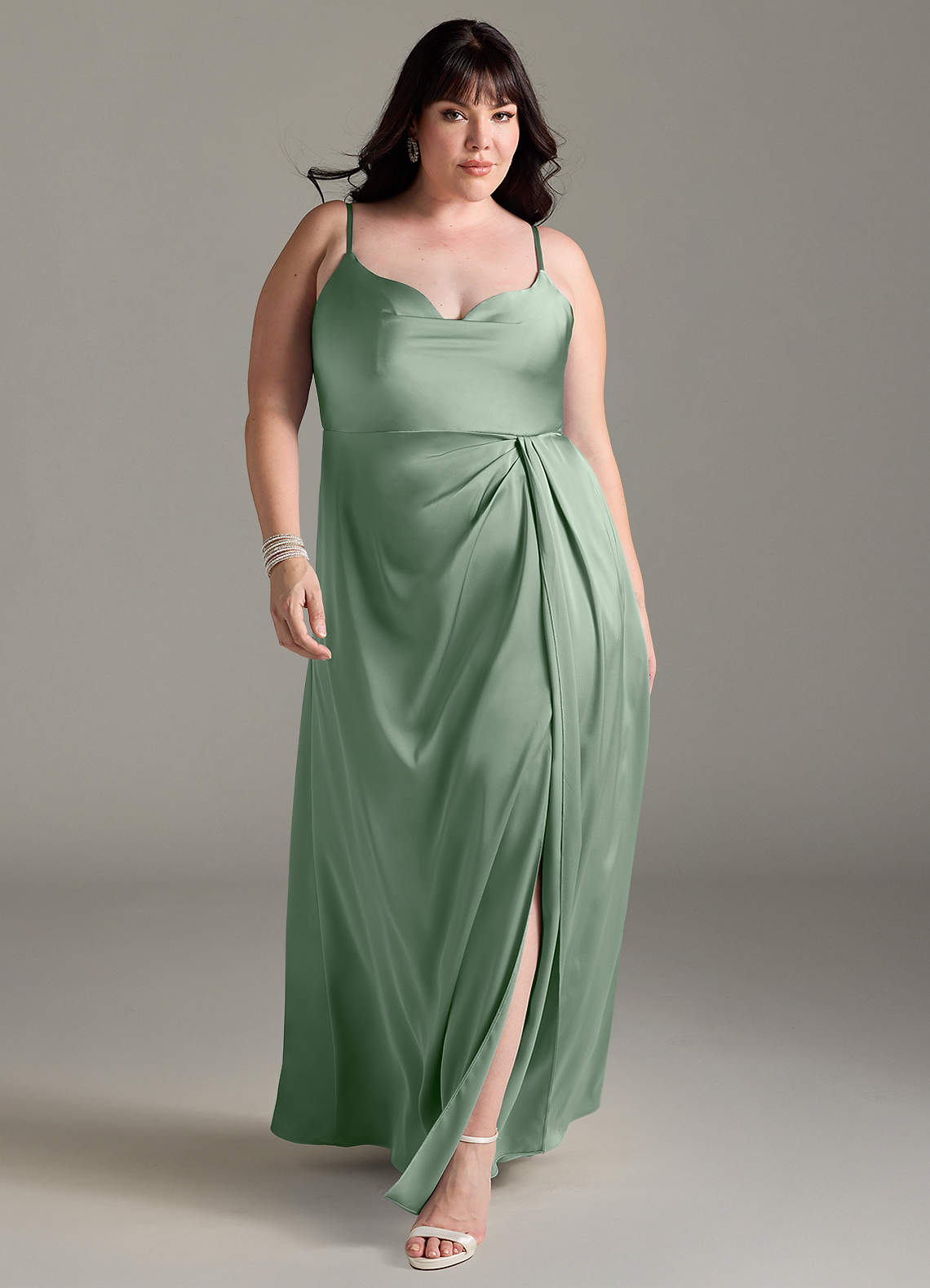 Azazie Brielle Robes de demoiselle d'honneur Robe Trapèze en Satin extensible Bretelles spaghetti Matcha image7