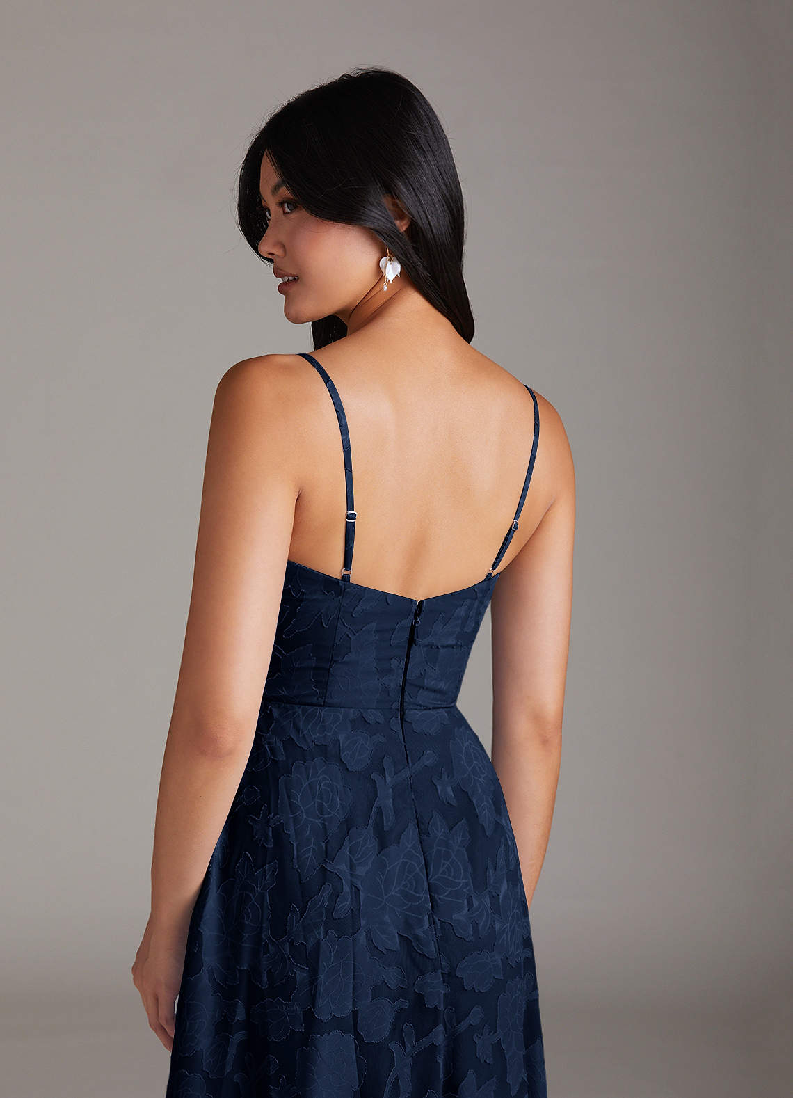 Azazie Moira Robes de demoiselle d'honneur Robe Trapèze en Blumen-Burnout Fente Latérale Bleu Marine Foncé image5