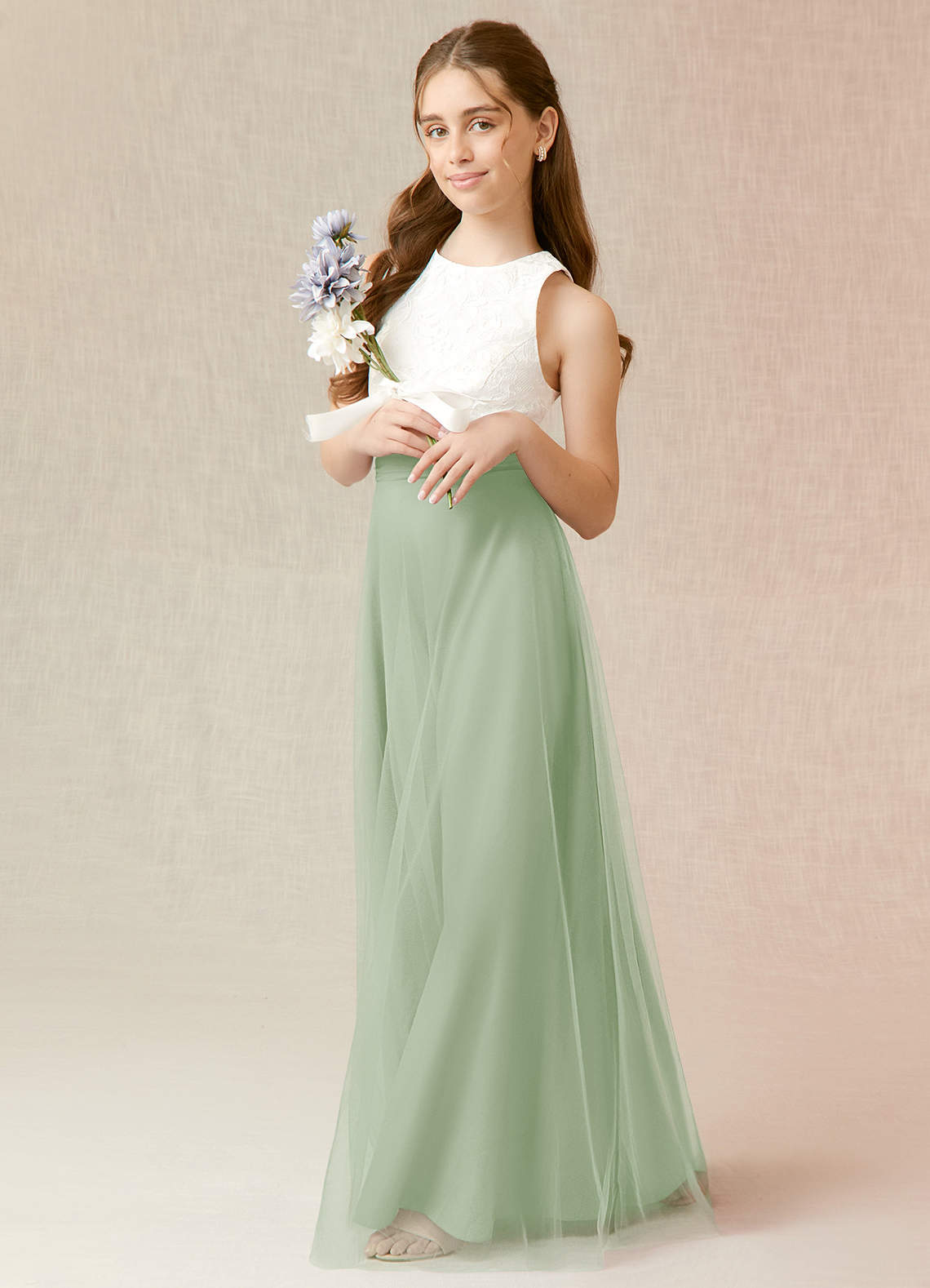 Azazie Albertine Junior Vestido de Salvia Polvorienta de Gasa de Corte En A con Encaje image3
