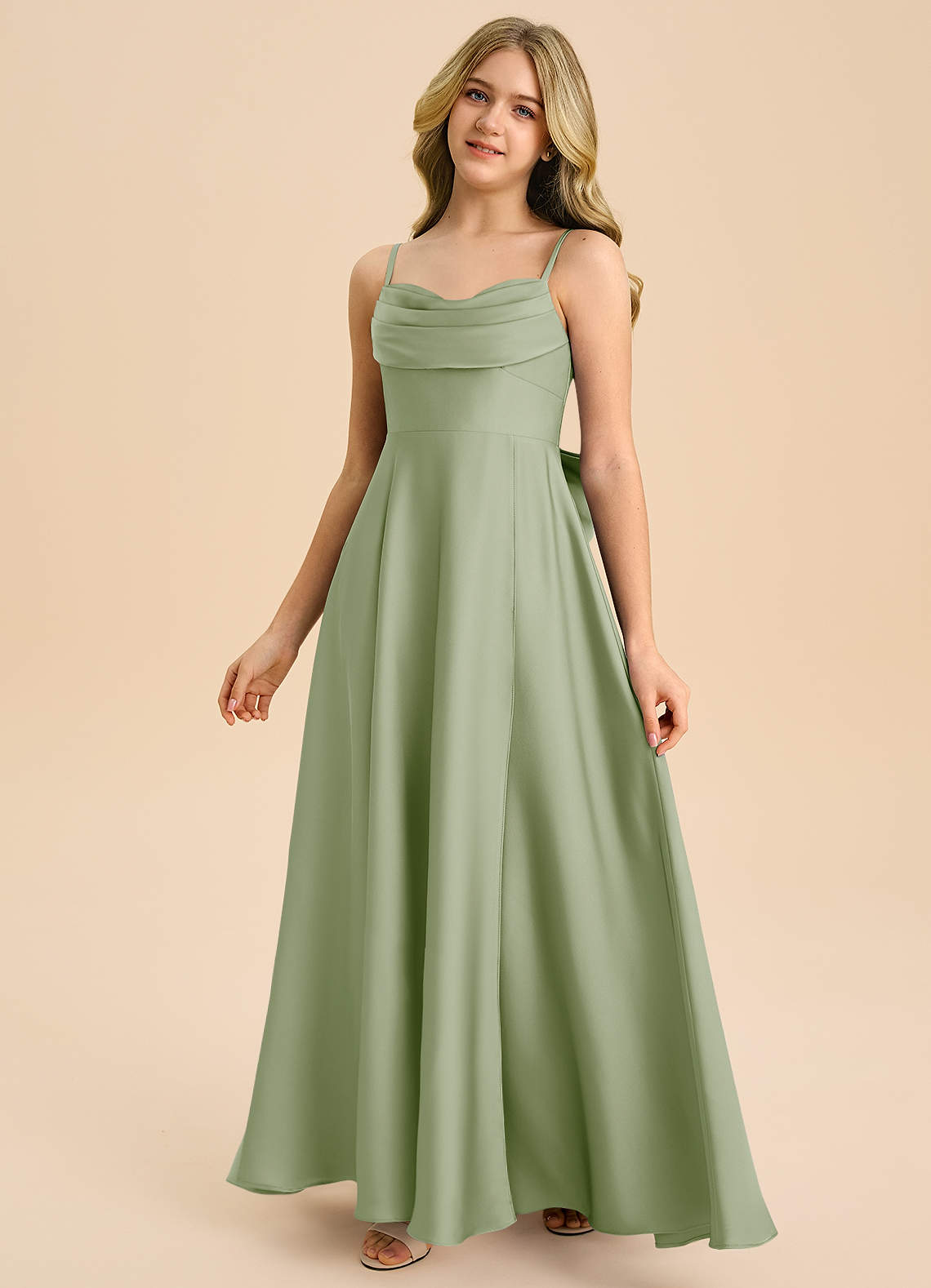 Azazie Bear Junior Vestido de Salvia Polvorienta de Satén Elástico de Corte en A con Escote de Corazón image3