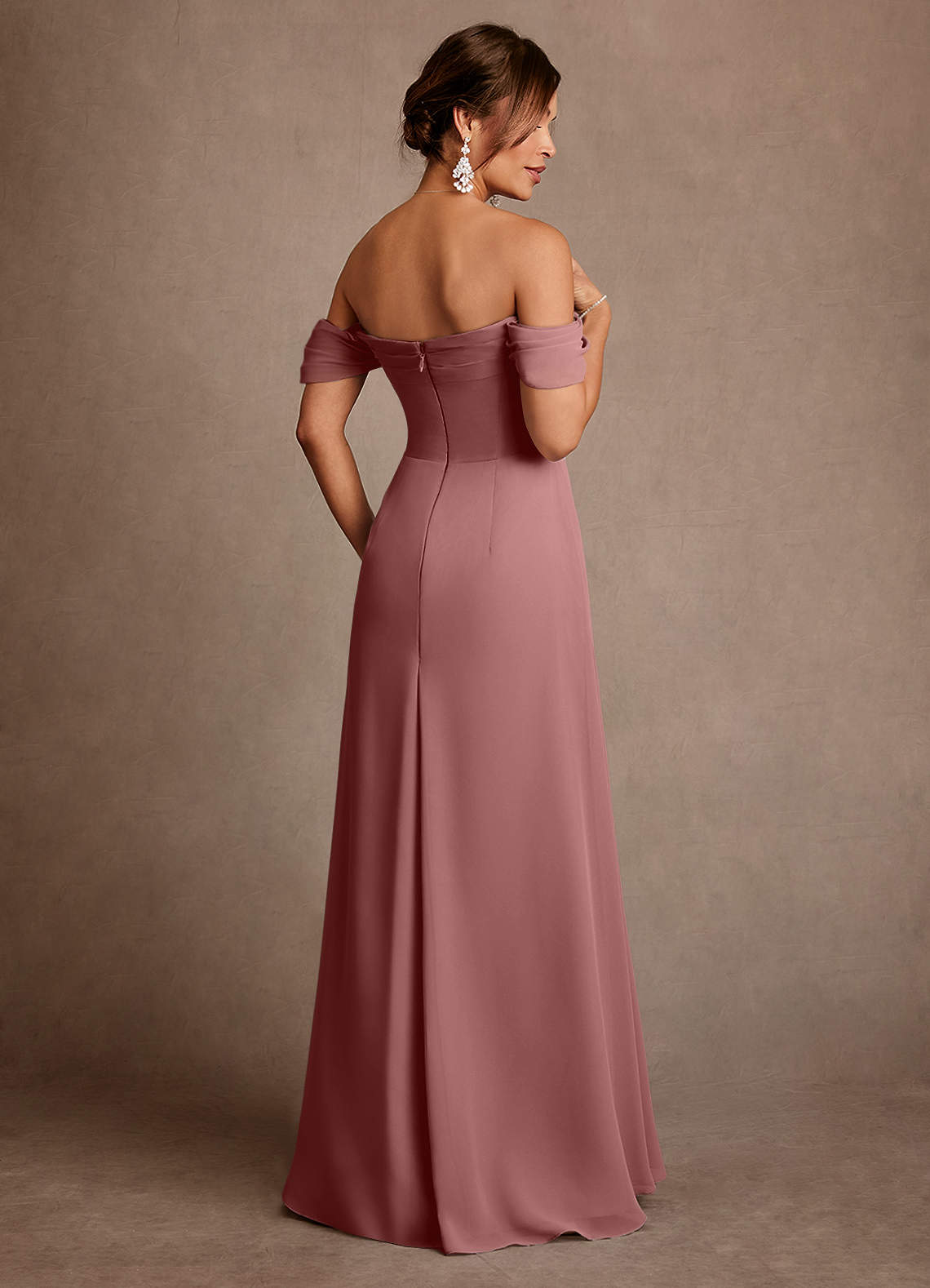 Azazie Amherst Mère de la mariée Robes Robe Trapèze en Mousseline de soie Épaule décolletée Rose Du Désert image2