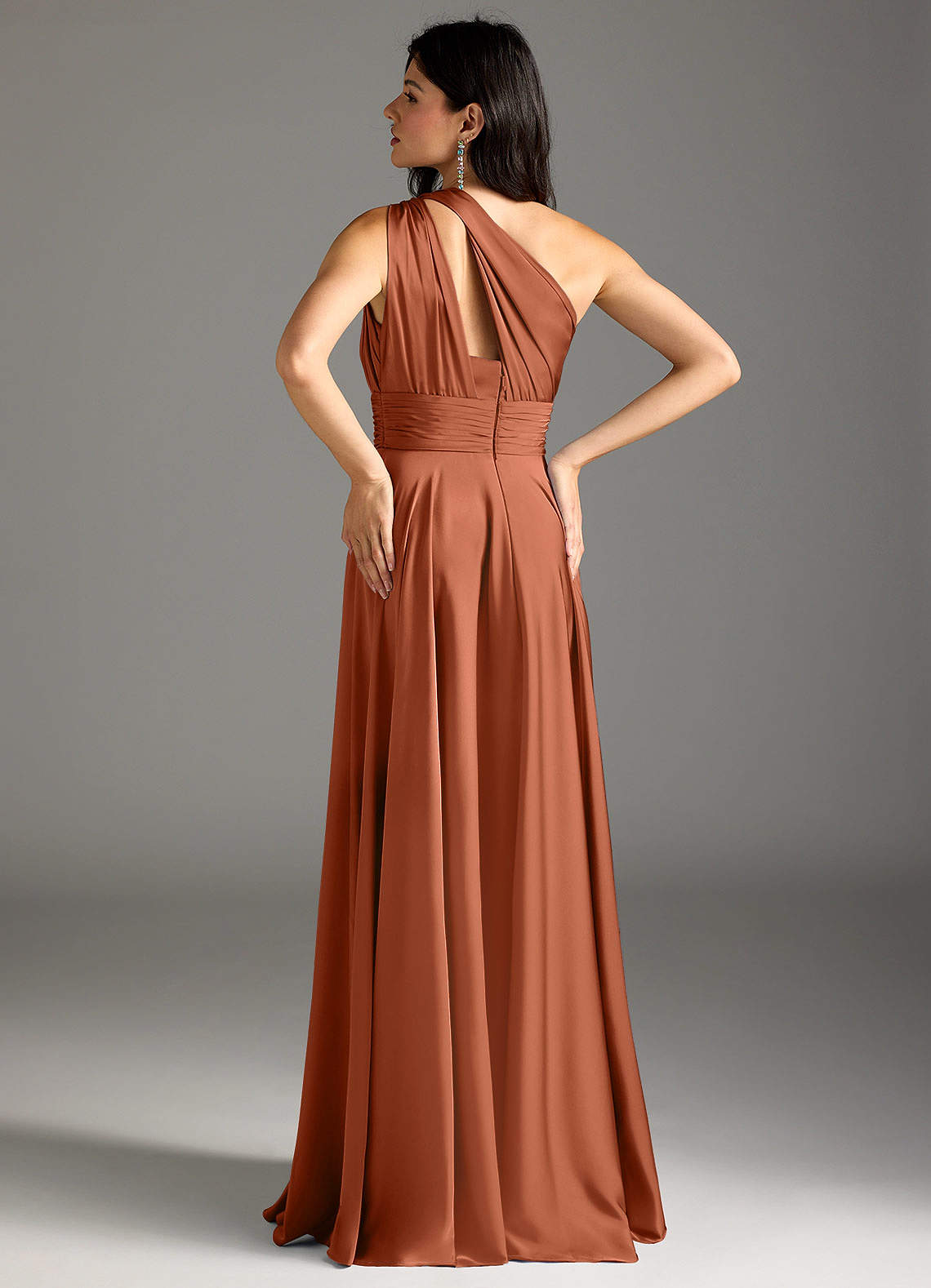 Azazie Charlize Robes de demoiselle d'honneur Robe Trapèze en Satin extensible Ue épaule Rose De Cèdre image5