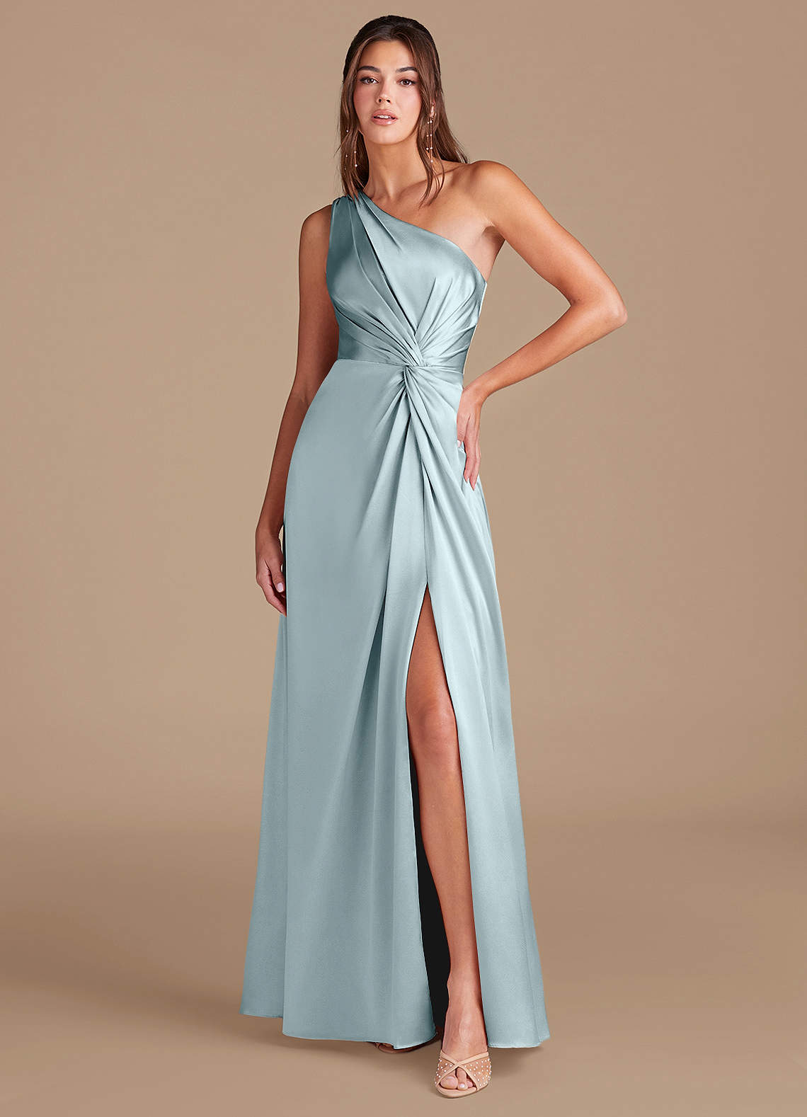 Azazie Brooke Jurken voor bruidsmeisjes Jurk van Metaalachtig Satijn met A-Lijn One-Shoulder De Nevel image1
