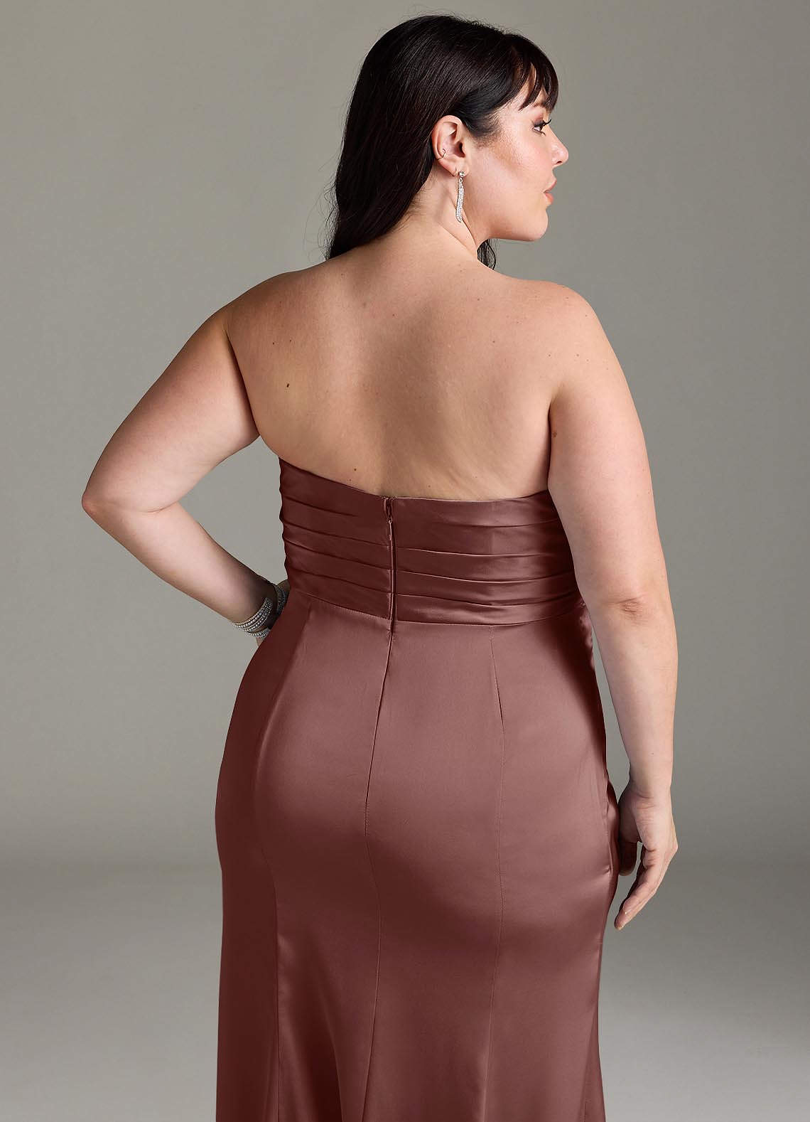 Azazie Yola Vestidos de damas de honor Vestido de Expresado de Satén Elástico de Corte Recto Convertible con Cuello en V Plisado image14