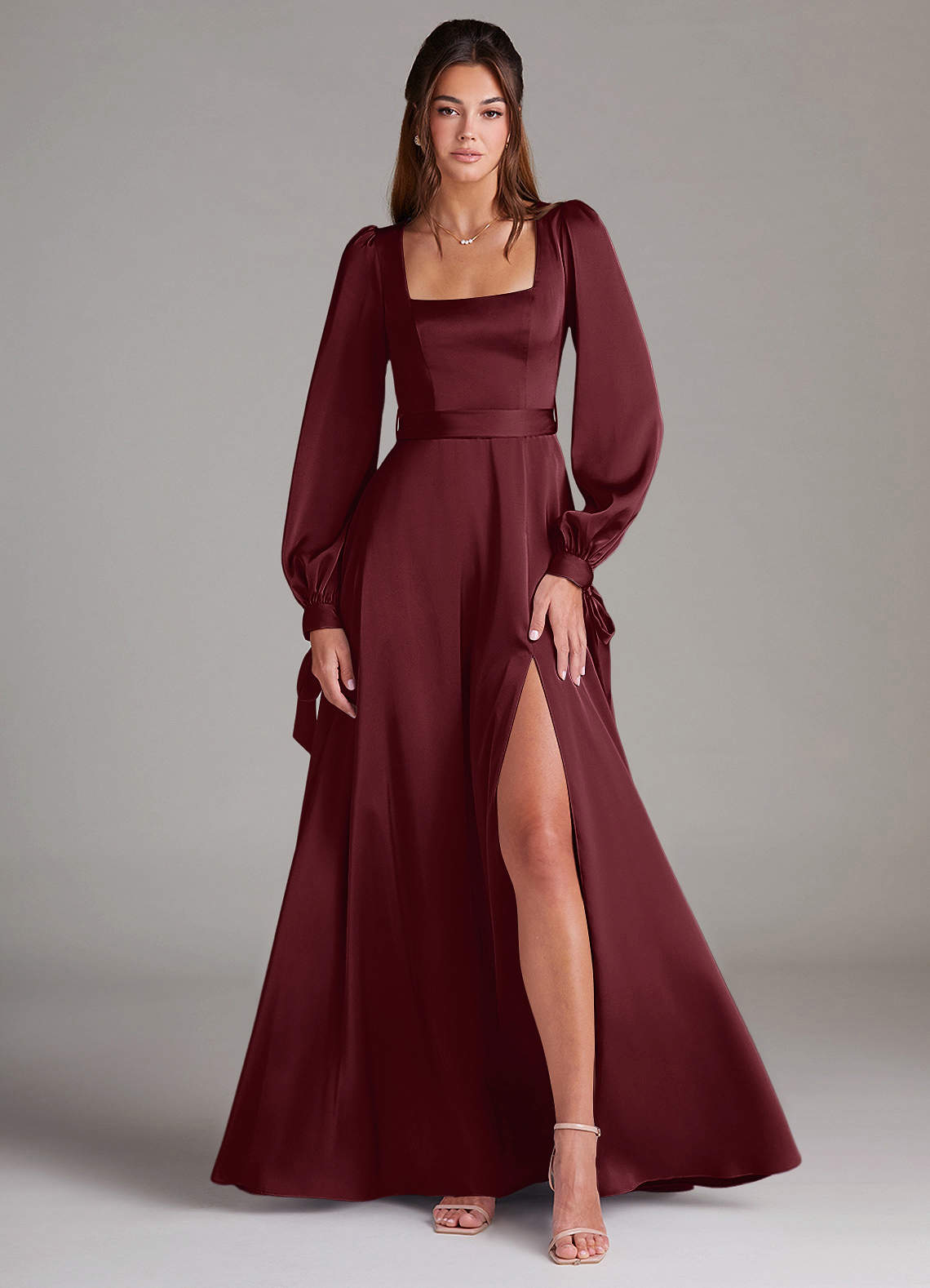 Azazie Leonia Abiti da Damigella Abito A-Line in Raso Elasticizzato Manica Lunga Cabernet image1