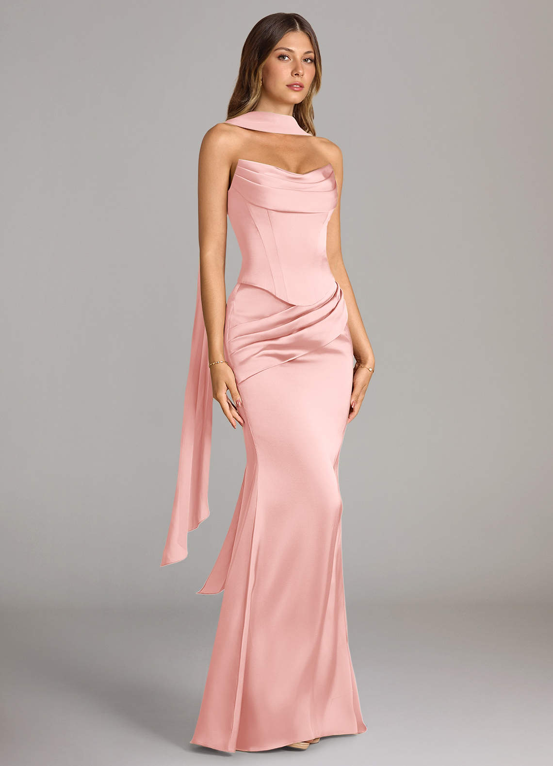 Azazie Sorrel Robes de demoiselle d'honneur Robe Sirène Convertible en Satin extensible Sans bretelles Rose Poudré image2
