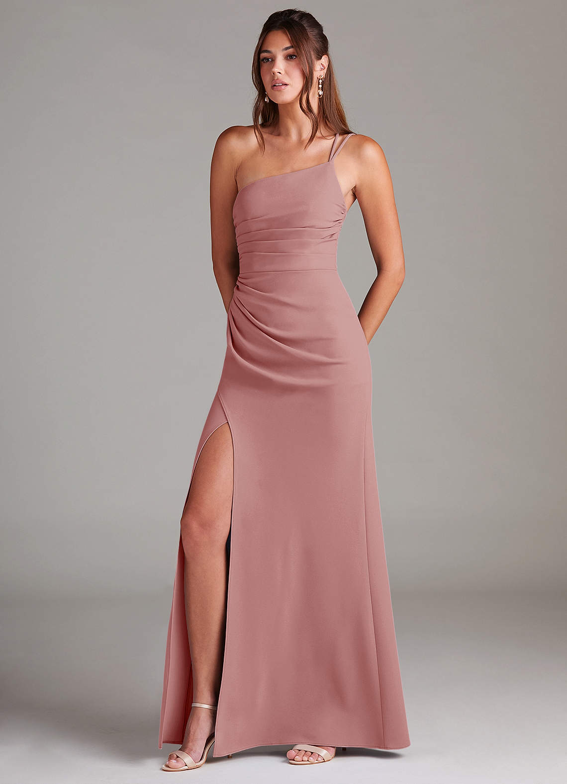 Azazie Eren Robes de demoiselle d'honneur Robe Fourreau en Crêpe Élastique Ue épaule Rose Poussiéreuse image1