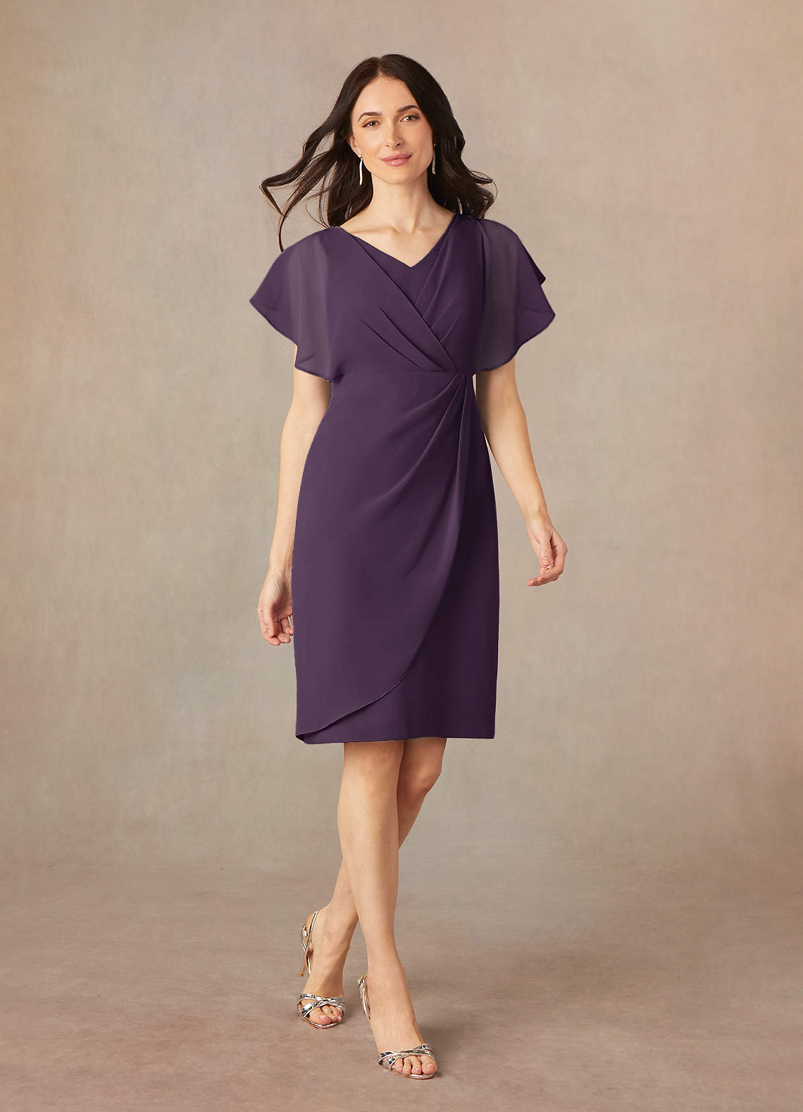 Azazie Julia Abiti per la Madre della Sposa Abito Tubino in Chiffon con Scollo a V a Pieghe Prugna image1