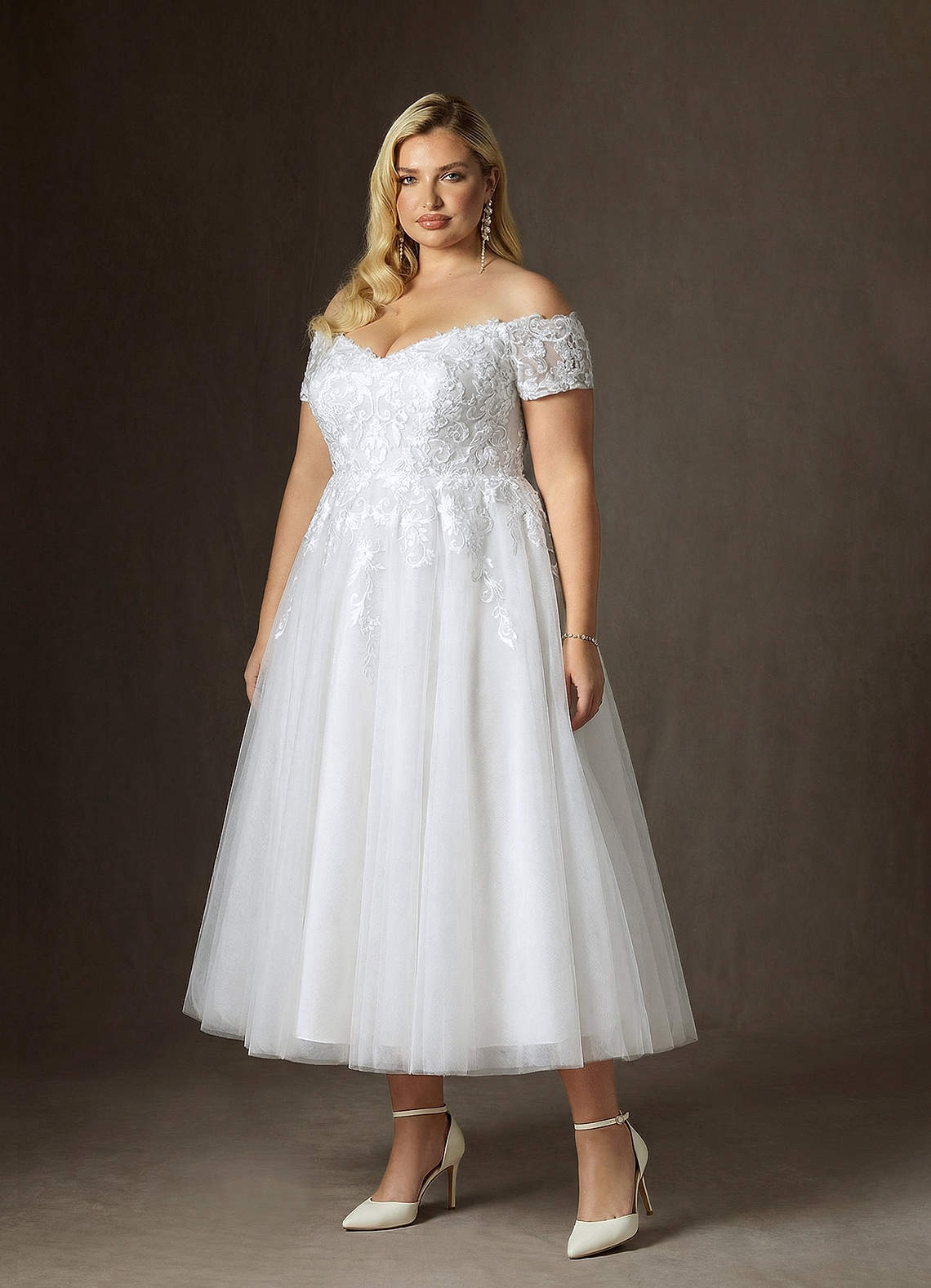 Azazie Rowe Vestidos de noiva Vestido Diamante Branco de Renda de Linha A com Fora do ombro image2