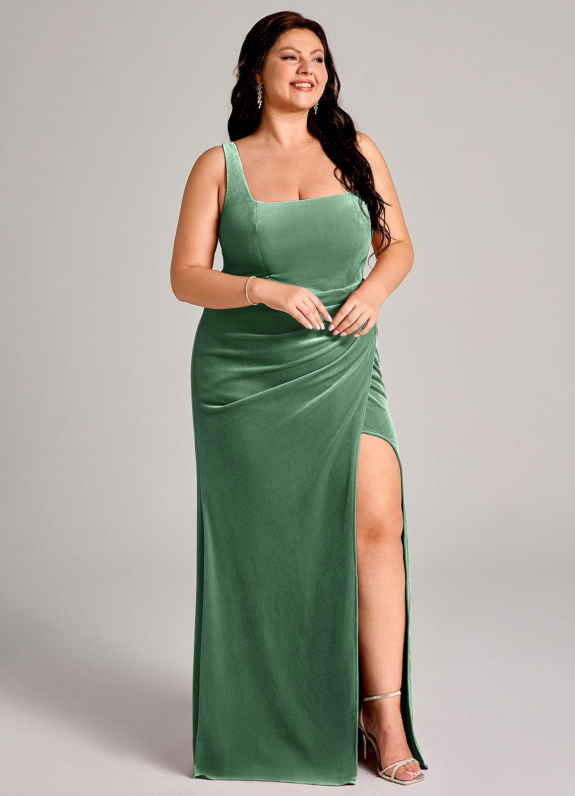 Azazie Mero Robes de demoiselle d'honneur Robe Sirène en velours Plissée Eucalyptus image11
