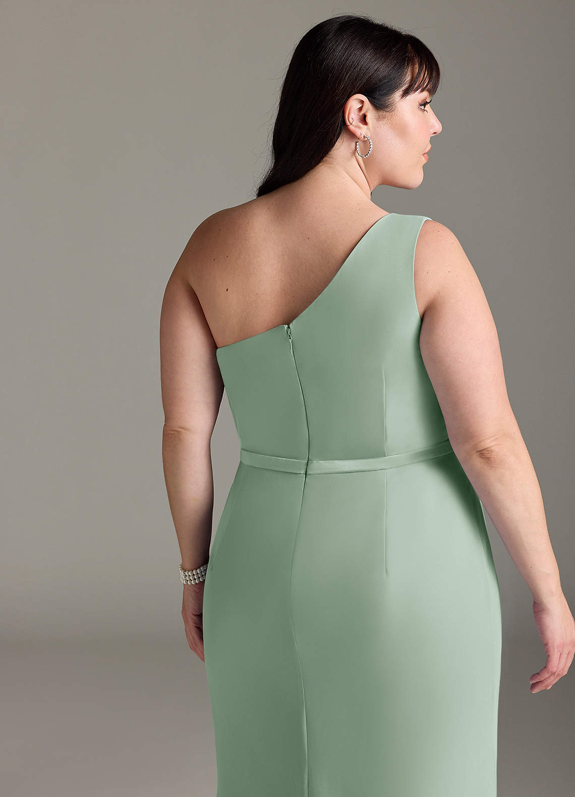 Azazie Liza Robes de demoiselle d'honneur Robe Sirène en Mousseline de soie Une épaule Agave image10