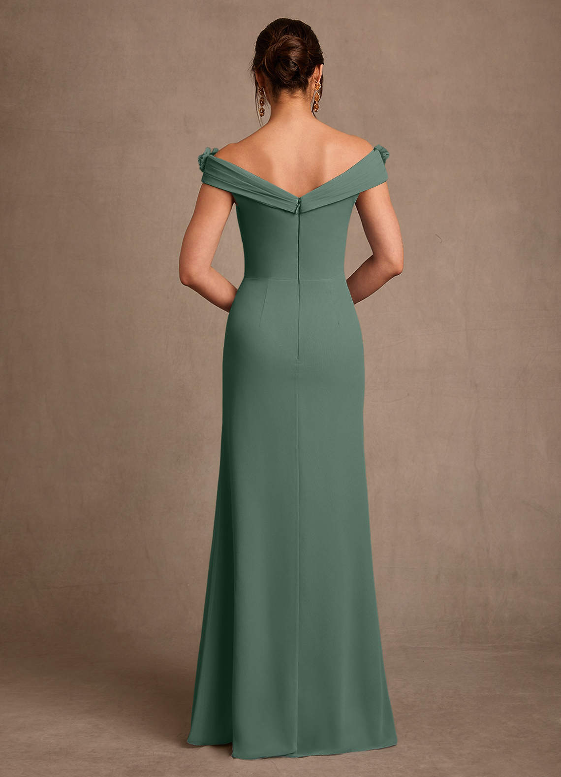 Azazie Jettie Mère de la mariée Robes Robe Fourreau en Mousseline de soie Plissée Eucalyptus image2
