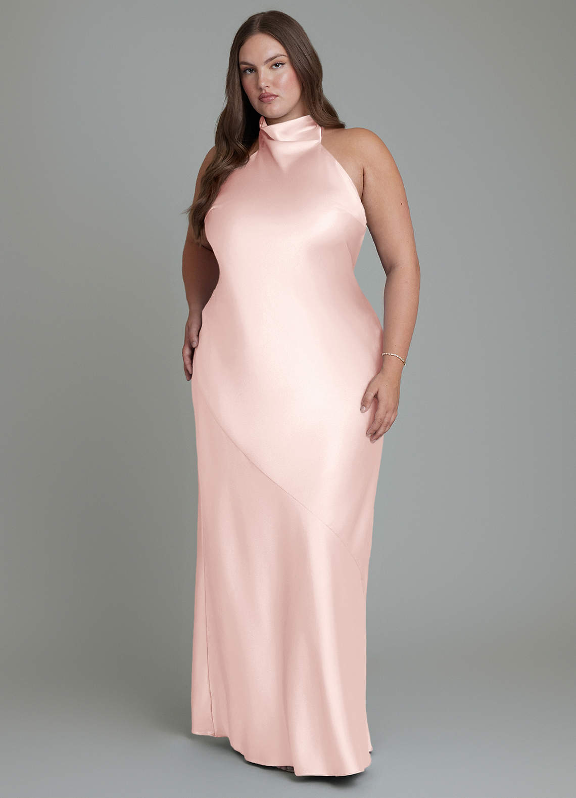 Azazie Velli Vestidos de damas de honor Vestido Rosa Rubor de Satén Metálico de Corte Recto con Cuello alto image1