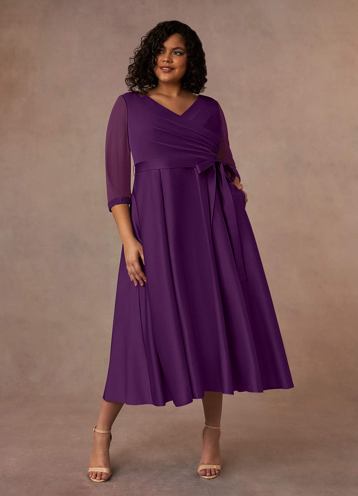 Azazie Maritza Kleider für die Brautmutter A-Linie Plissee Matte Satin Kleid Traube image1