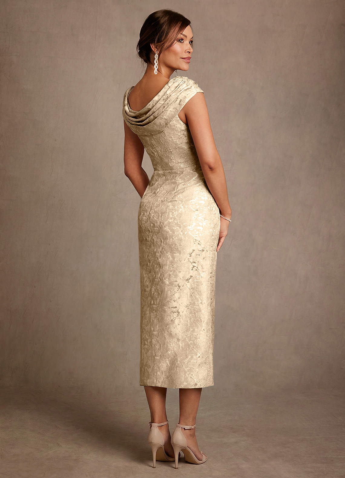 Azazie Alpine Mère de la mariée Robes Robe Trapèze en Jacquard Floral Plissée Champagne image1