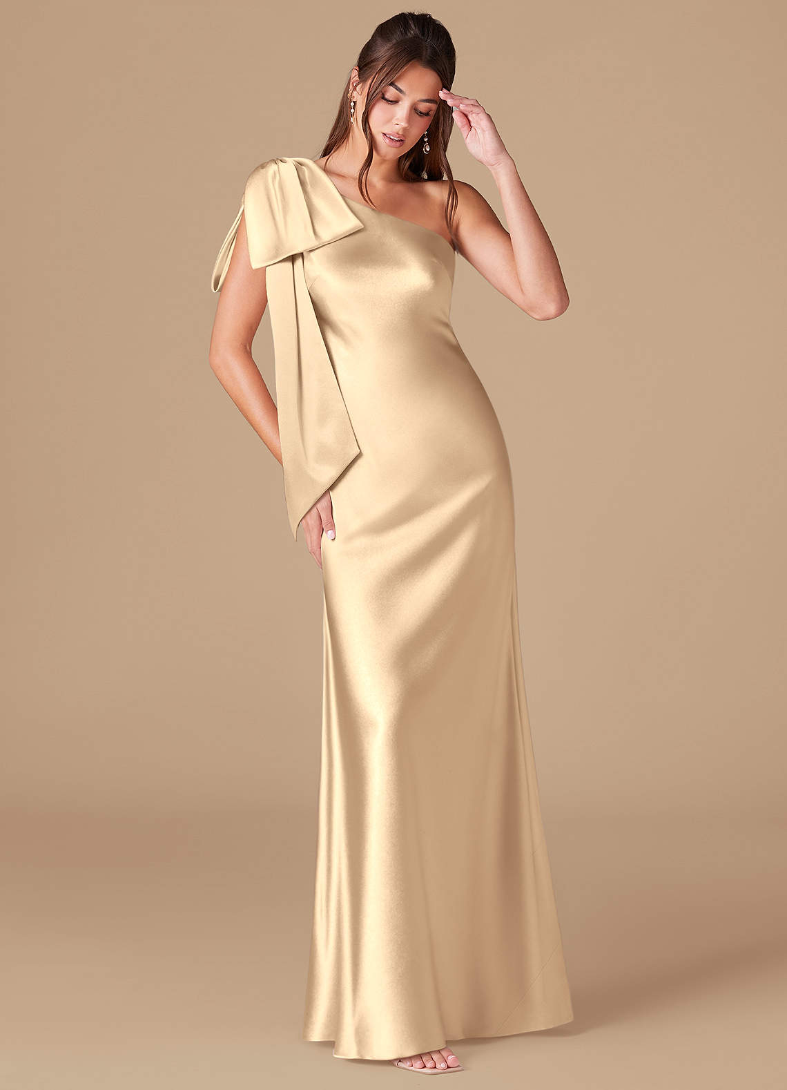 Azazie Capri Jurken voor bruidsmeisjes Jurk van Metaalachtig Satijn met Kolom One-Shoulder Goud image1