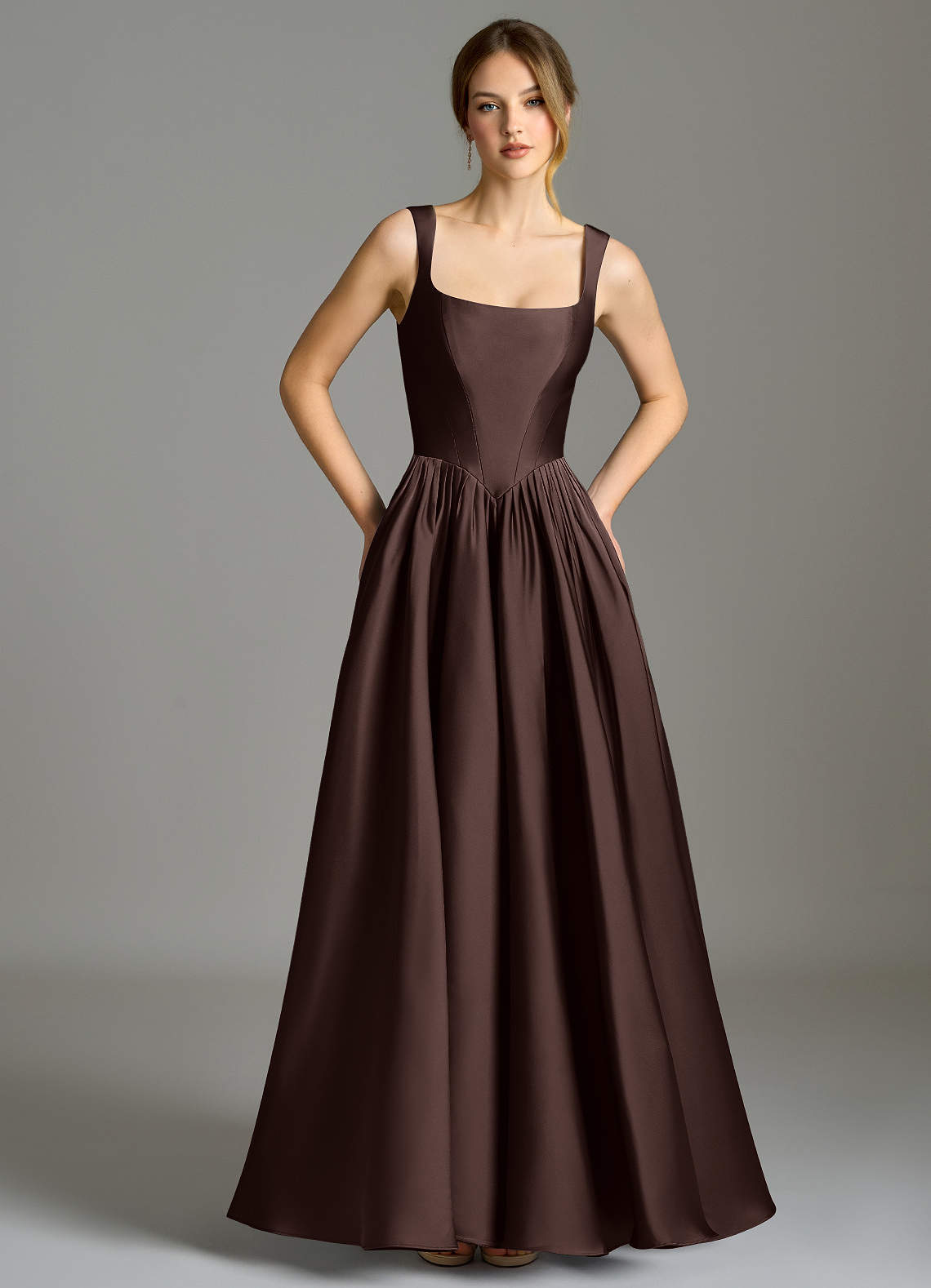 Azazie Verina Robes de demoiselle d'honneur Robe Trapèze en Satin extensible Plissée Ganache image2