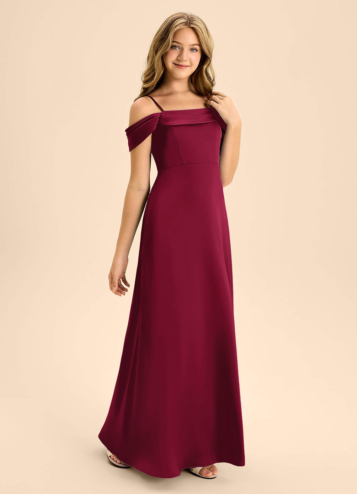 Azazie Anselie Junior Vestido Borgonha de Cetim elástico de Linha A com Fora do ombro image4