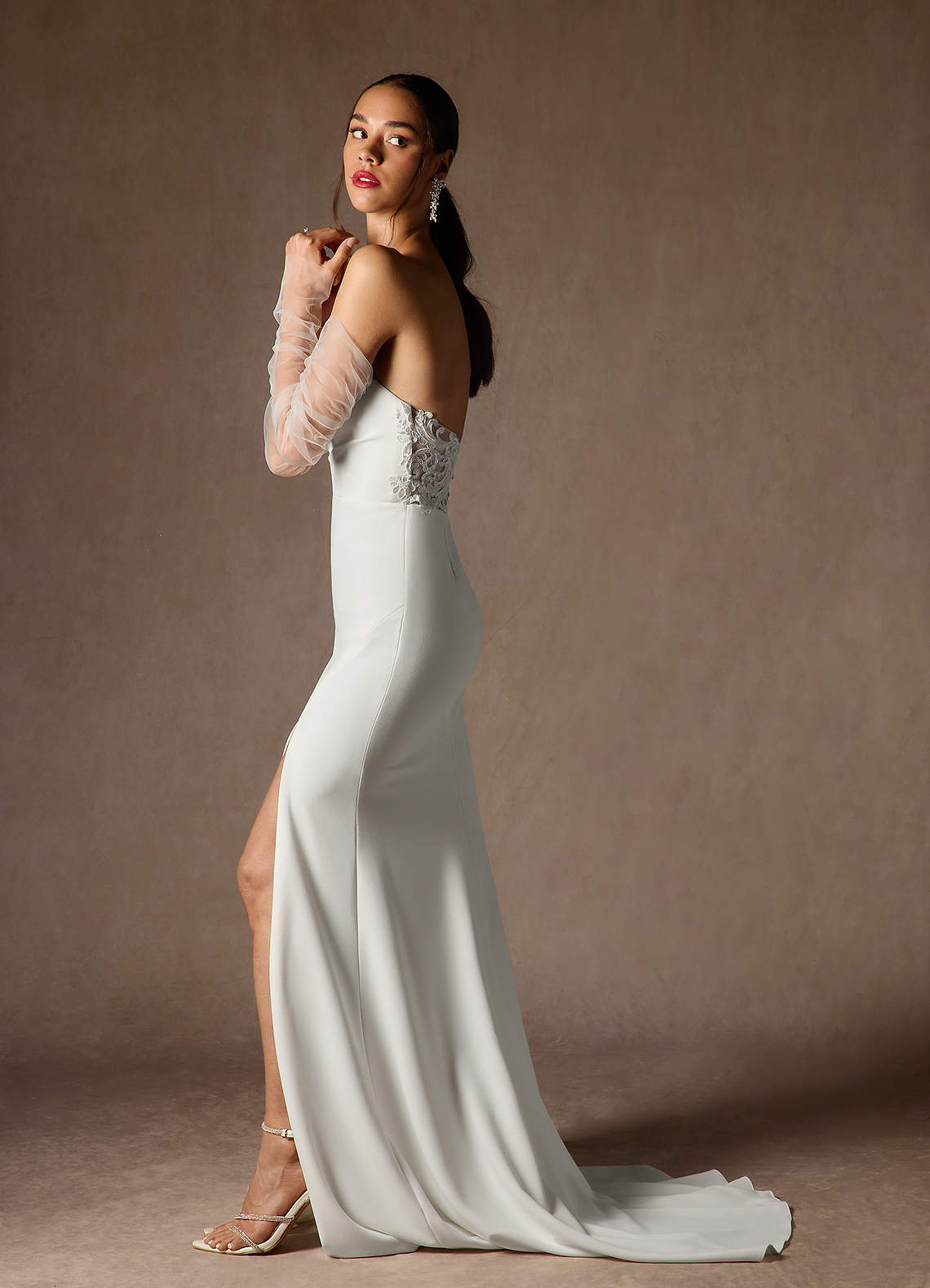 Azazie Mari Vente Finale Robe Sirène en Crêpe Élastique Col en V Blanc De Diamant image7