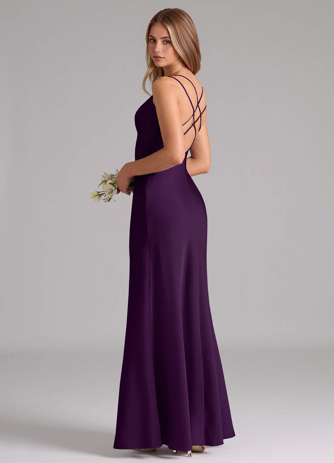 Azazie Suttona Robes de demoiselle d'honneur Robe Trapèze en Satin extensible Plissée Grain De Raisin image1