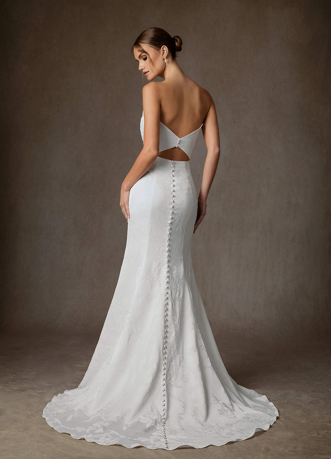 Azazie Tilly 웨딩드레스 쉬스 오프 더 숄더 플로럴 자카드 스윕 트레인 드레스 image10