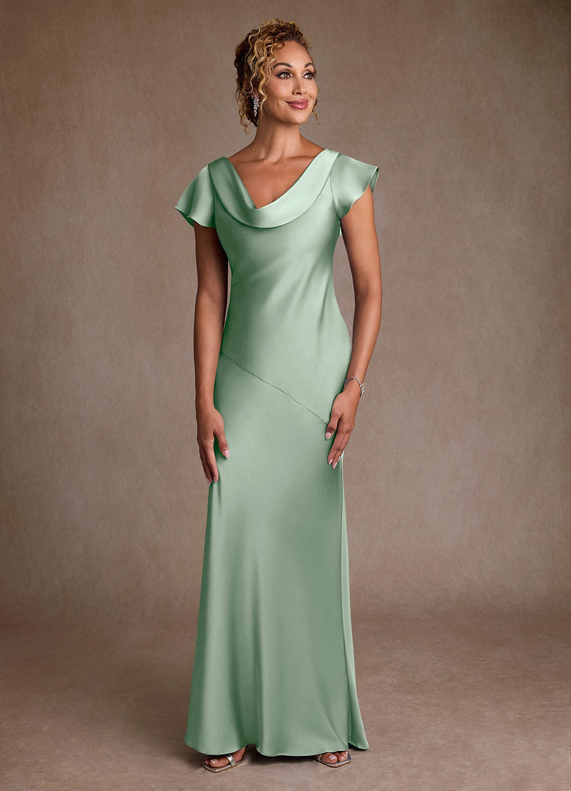 Azazie Shelby vestidos de madre de la novia Vestido de Agave de Satén Elástico de Corte Sirena con Plisado image1