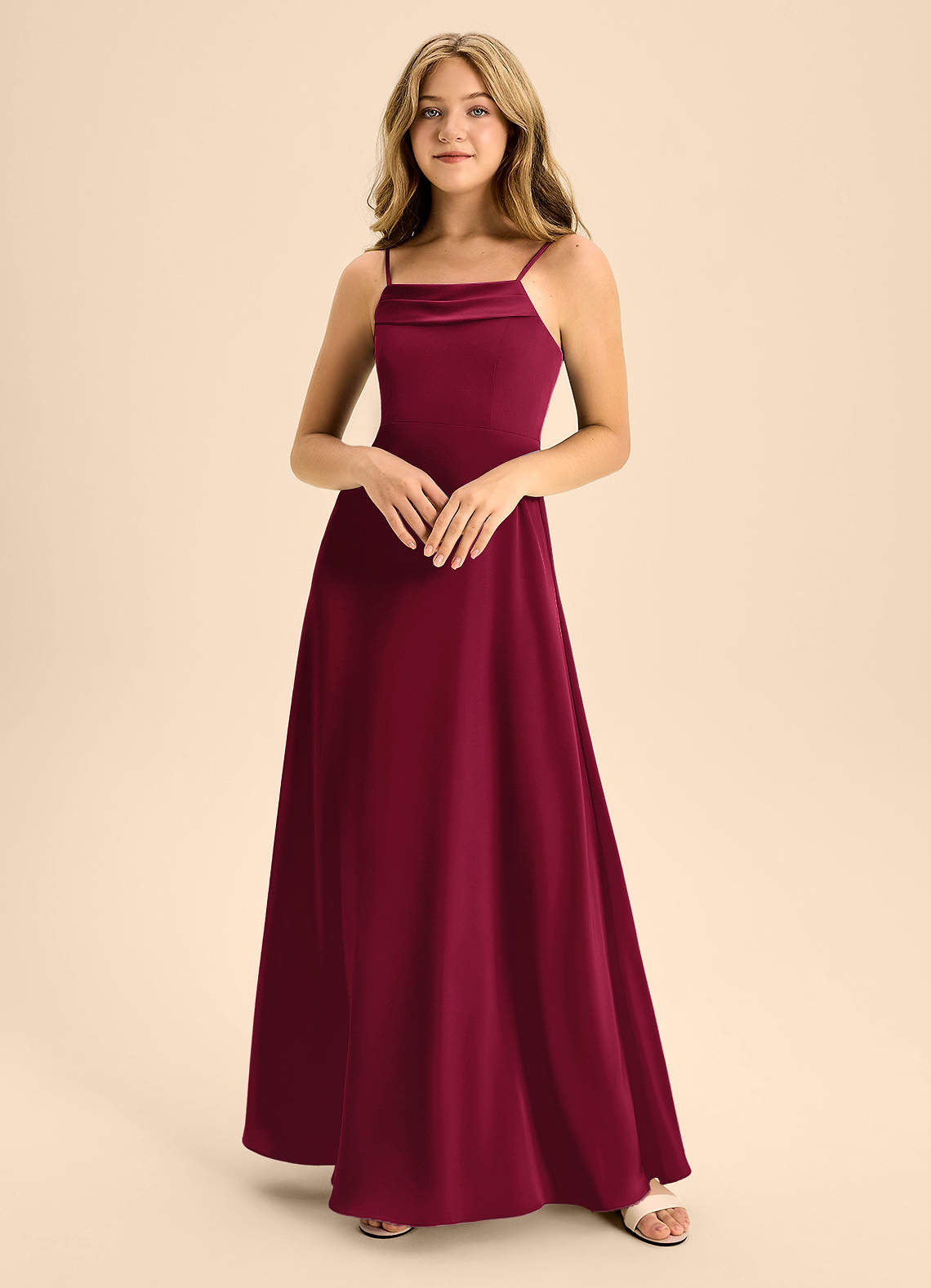 Azazie Anselie Junior Vestido Borgonha de Cetim elástico de Linha A com Fora do ombro image2