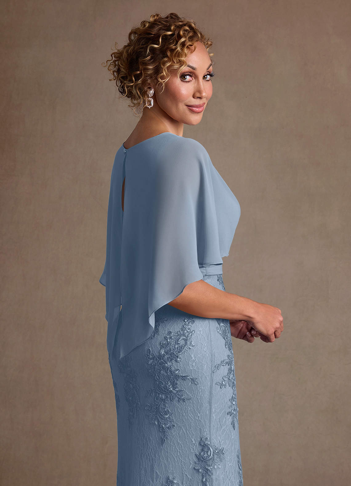 Azazie Amrita Mère de la mariée Robes Robe Sirène en Mousseline de soie Dentelle Bleu Poussiéreux image5