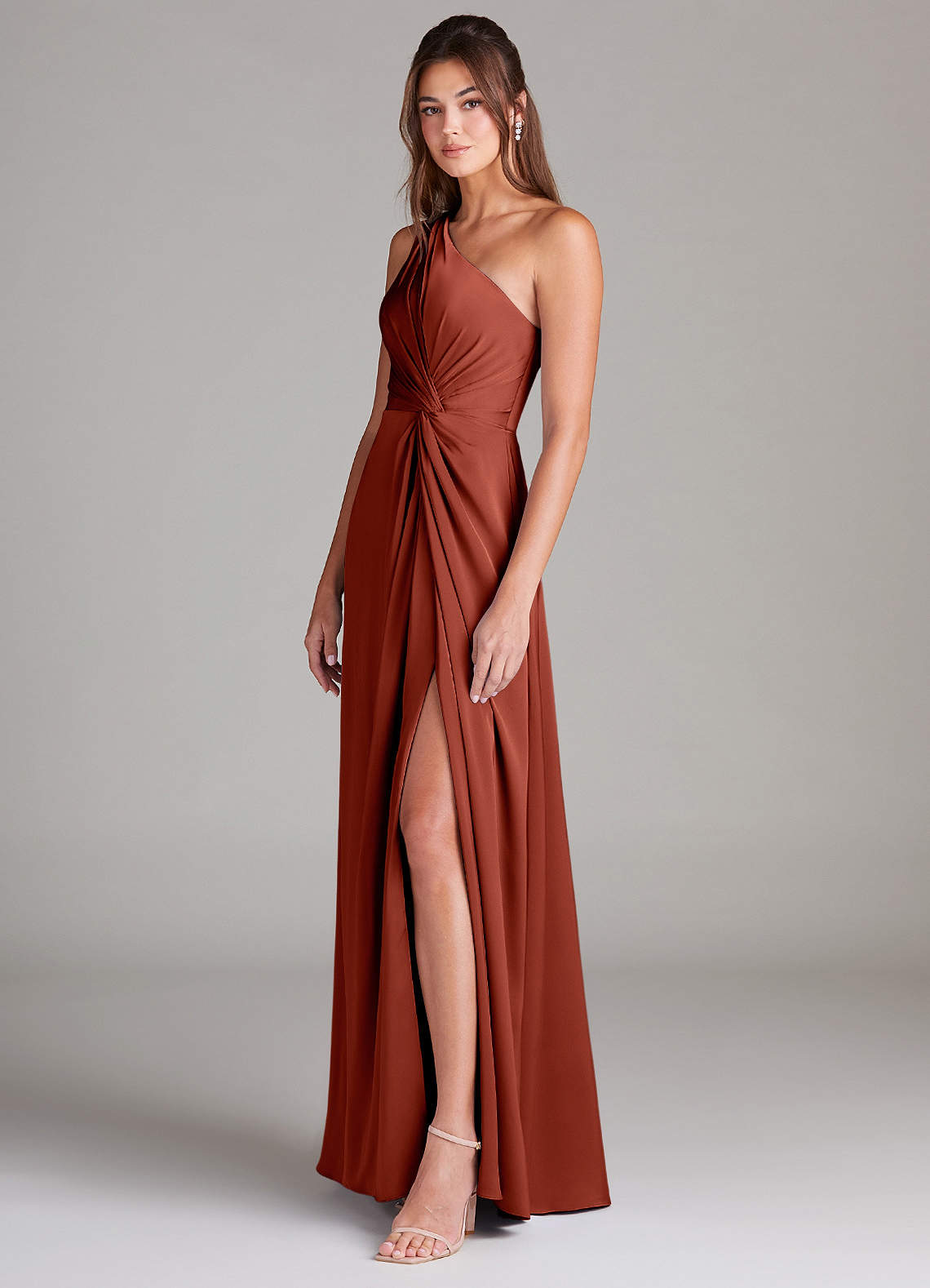 Azazie Brooke Vestidos de madrinha de casamento Vestido Terracota de Cetim elástico de Linha A com Um ombro image4