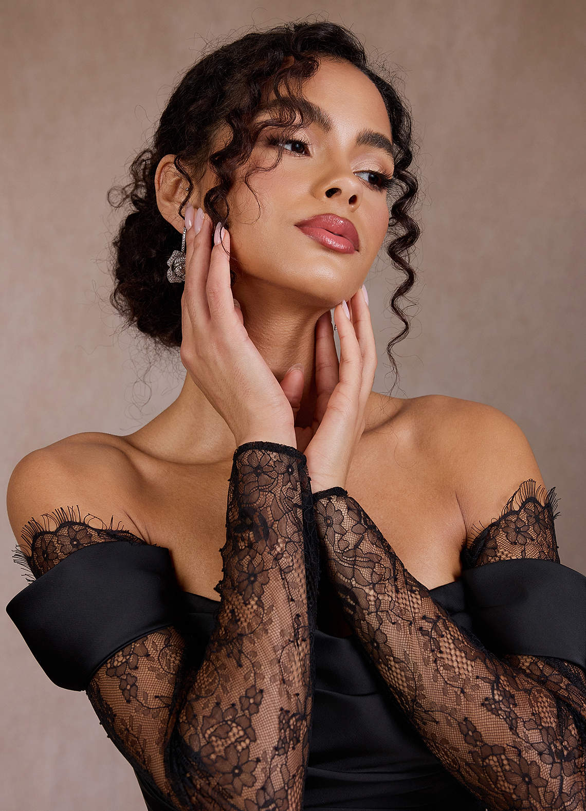 Gizela Black Lace Maxi Dress image8